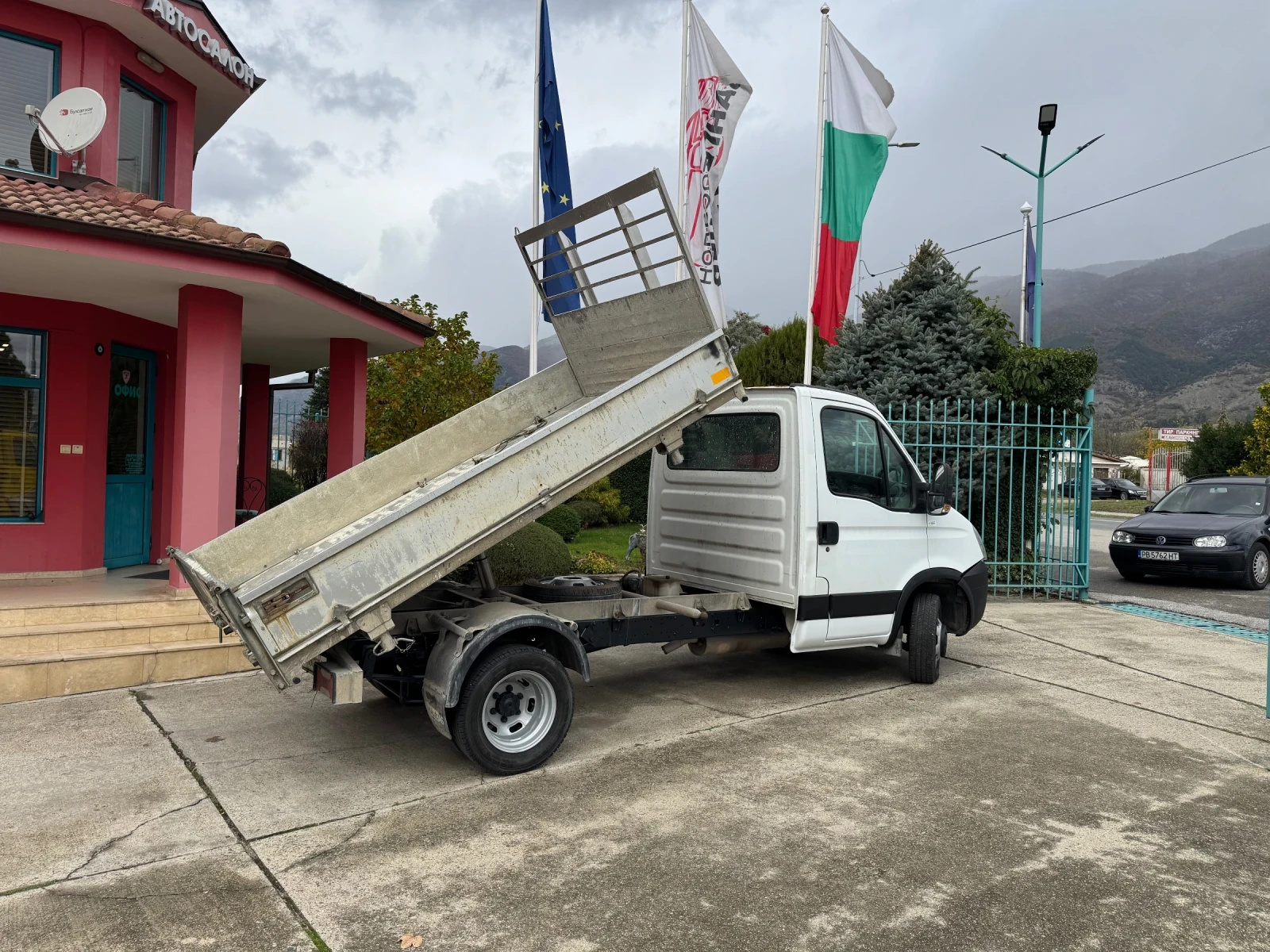 Iveco Daily 3.0HPI* 35C15* Тристранен самосвал - изображение 10 | Auto.bg Iveco Daily 3.0HPI* 35C15* Тристранен самосвал - изображение 10