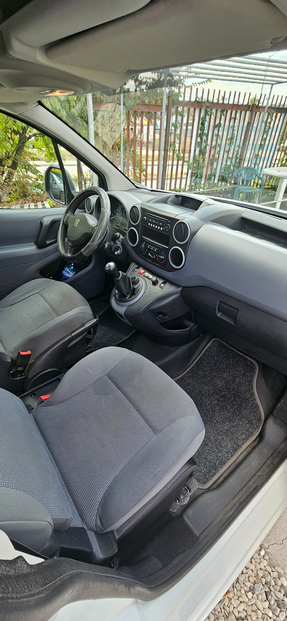 Peugeot Partner 1.6 Hdi , климатик, централно - изображение 10 | Auto.bg Peugeot Partner 1.6 Hdi , климатик, централно - изображение 10