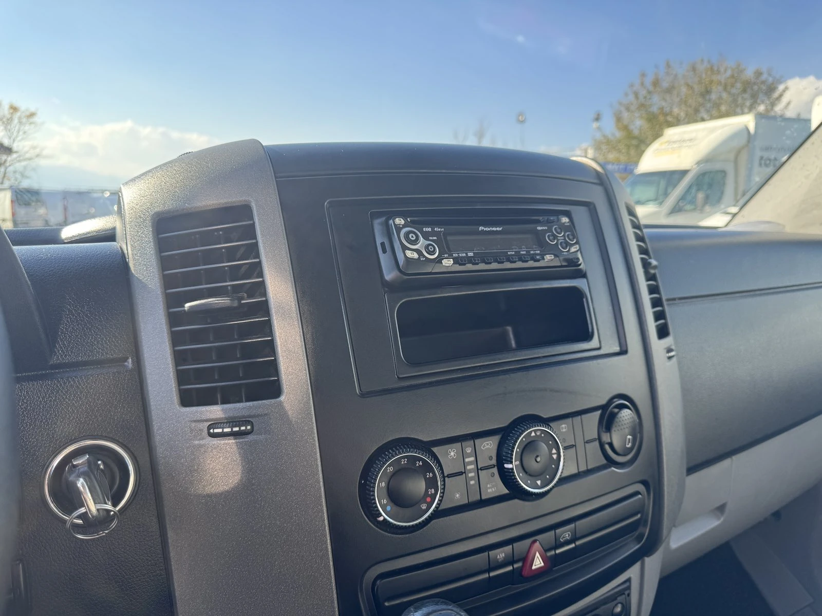 VW Crafter N1, KLIMA, 4, 60М, ЩОРА - изображение 10 | Auto.bg VW Crafter N1, KLIMA, 4, 60М, ЩОРА - изображение 10