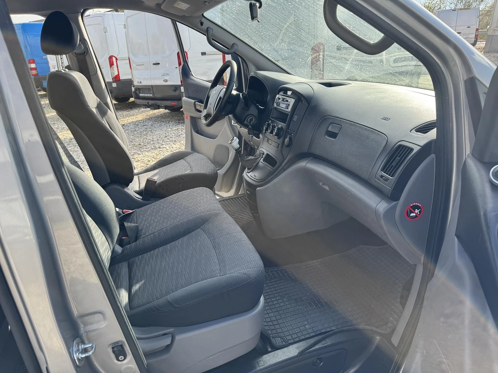 Hyundai H1 KLIMA, 6-СКОРОСТИ, 136К.С. - изображение 10 | Auto.bg Hyundai H1 KLIMA, 6-СКОРОСТИ, 136К.С. - изображение 10
