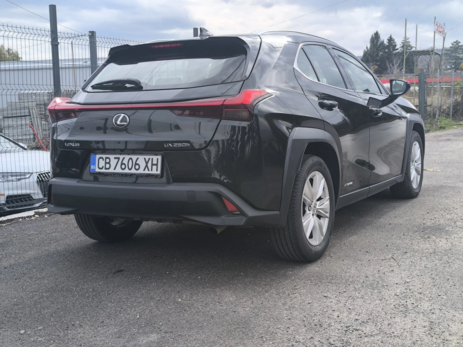Lexus UX 250h 2.0 Hybrid - изображение 4 | Auto.bg Lexus UX 250h 2.0 Hybrid - изображение 4