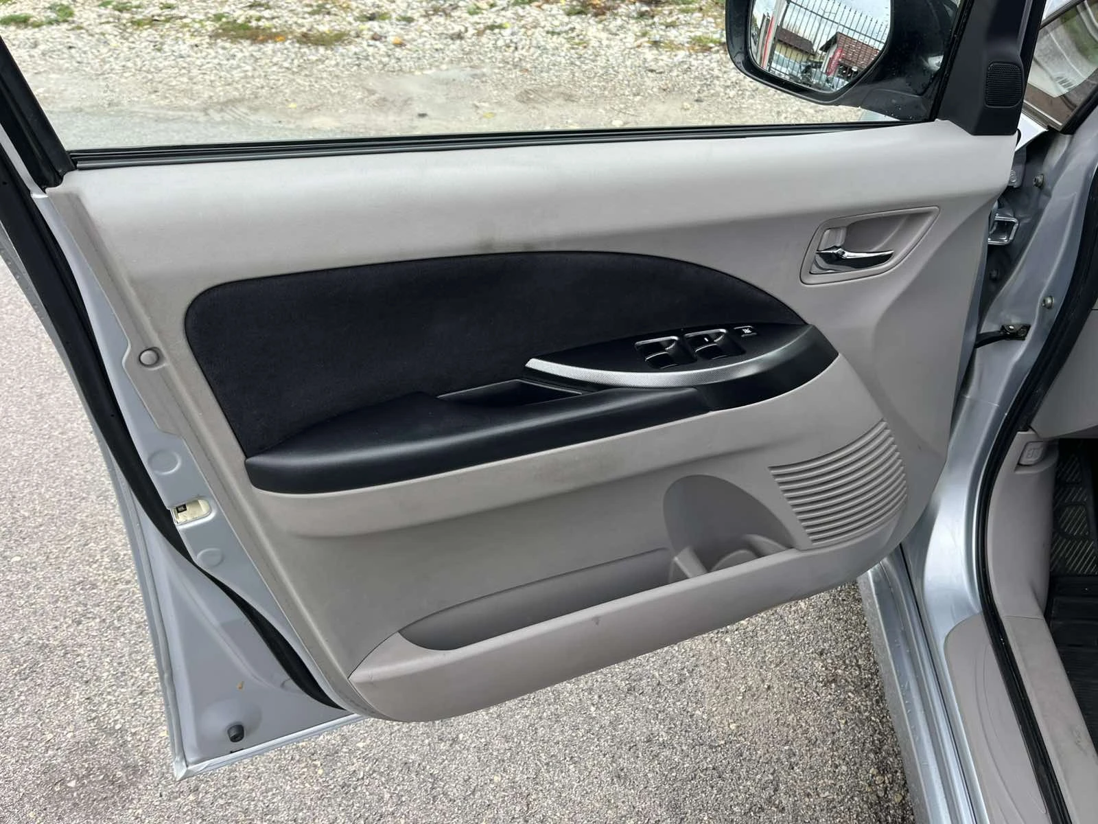 Mitsubishi Grandis 2.0TDI 136кс 6 СКОРОСТИ 7 МЕСТА  АВТОПИЛОТ - изображение 7 | Auto.bg Mitsubishi Grandis 2.0TDI 136кс 6 СКОРОСТИ 7 МЕСТА  АВТОПИЛОТ - изображение 7