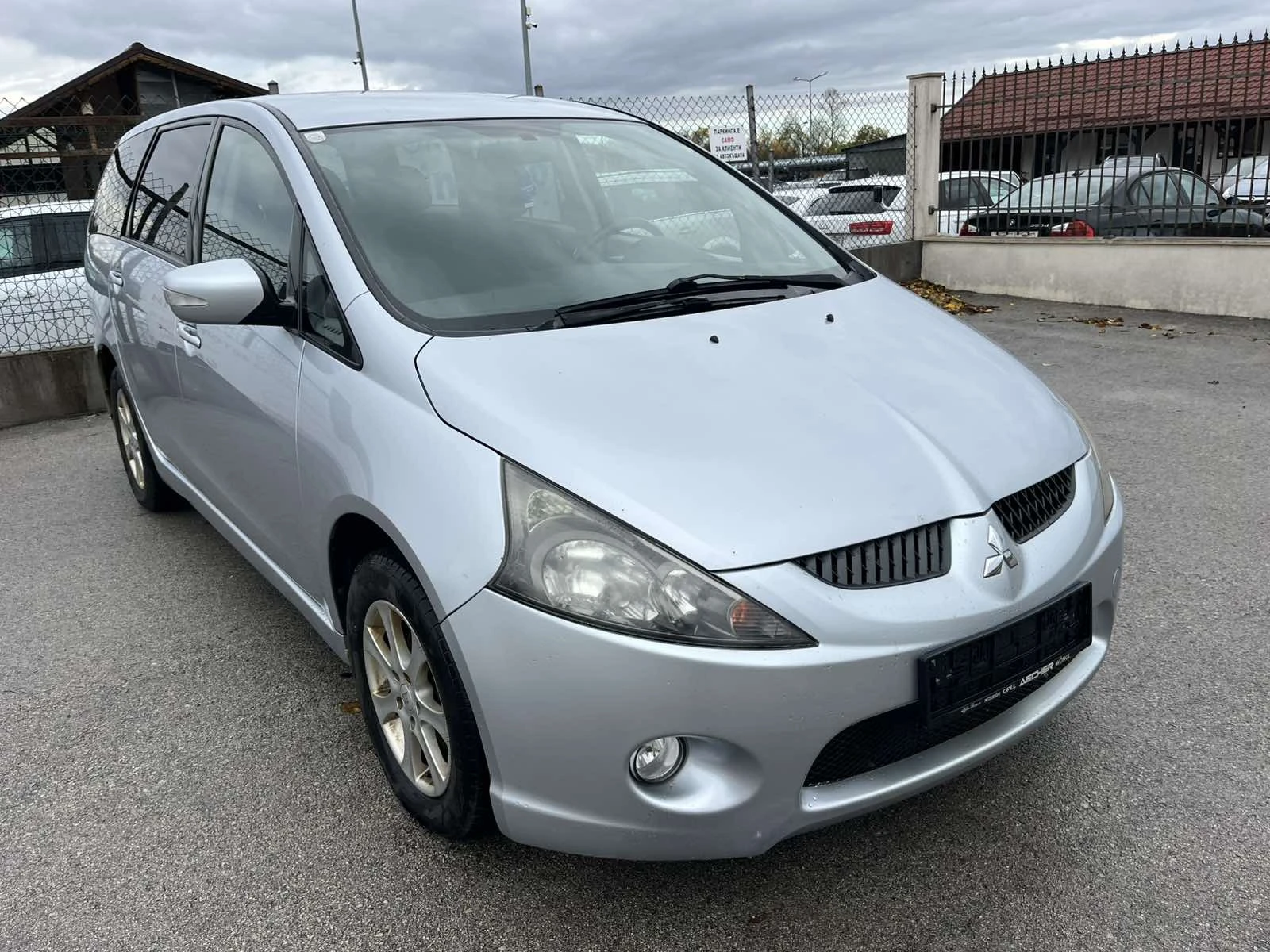 Mitsubishi Grandis 2.0TDI 136кс 6 СКОРОСТИ 7 МЕСТА  АВТОПИЛОТ - изображение 3 | Auto.bg Mitsubishi Grandis 2.0TDI 136кс 6 СКОРОСТИ 7 МЕСТА  АВТОПИЛОТ - изображение 3