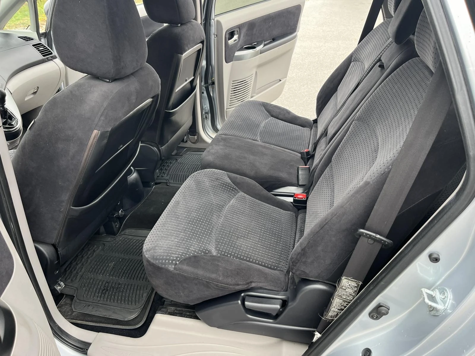 Mitsubishi Grandis 2.0TDI 136кс 6 СКОРОСТИ 7 МЕСТА  АВТОПИЛОТ - изображение 9 | Auto.bg Mitsubishi Grandis 2.0TDI 136кс 6 СКОРОСТИ 7 МЕСТА  АВТОПИЛОТ - изображение 9