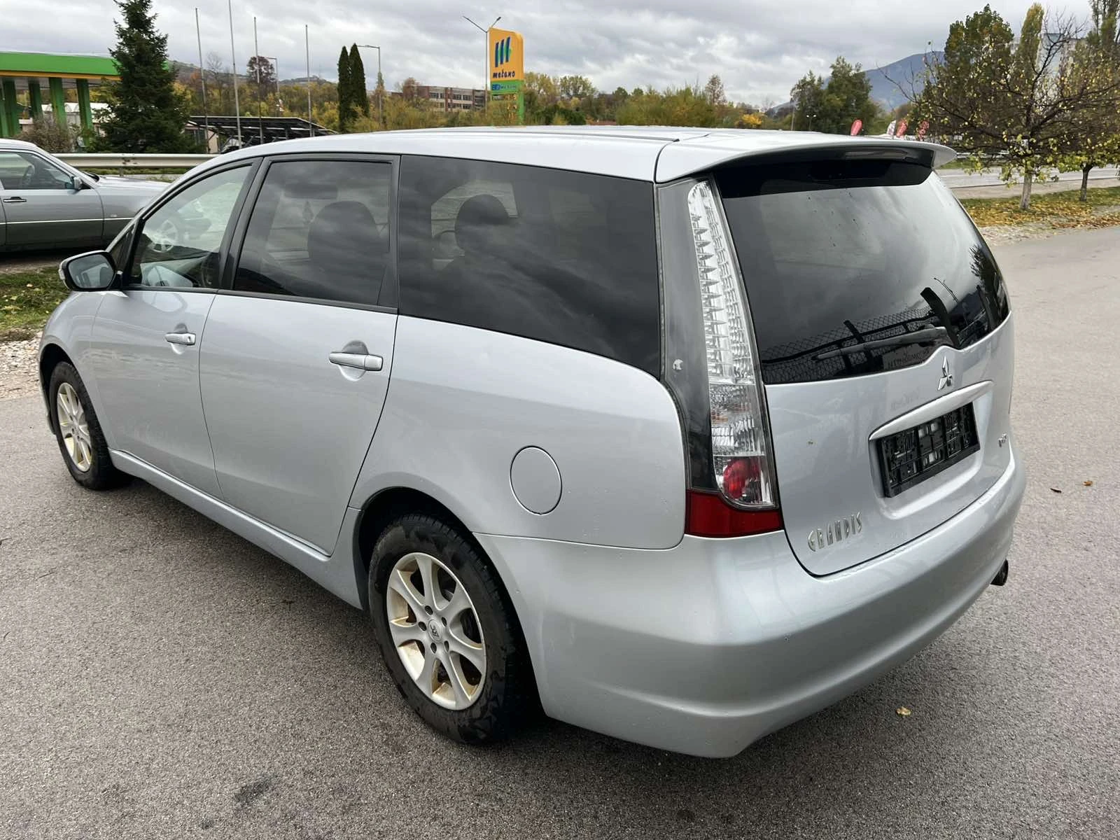 Mitsubishi Grandis 2.0TDI 136кс 6 СКОРОСТИ 7 МЕСТА  АВТОПИЛОТ - изображение 5 | Auto.bg Mitsubishi Grandis 2.0TDI 136кс 6 СКОРОСТИ 7 МЕСТА  АВТОПИЛОТ - изображение 5
