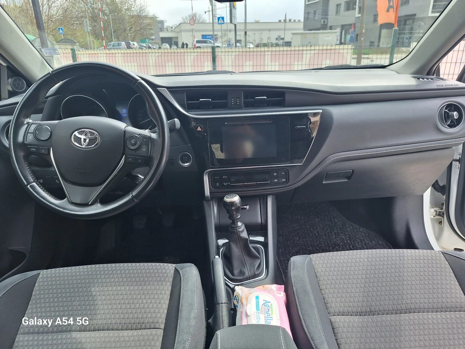 Toyota Auris 1.2 БЕНЗИН, 116 коня с турбо, 4ри ЦИЛИНДЪРА  - изображение 6 | Auto.bg Toyota Auris 1.2 БЕНЗИН, 116 коня с турбо, 4ри ЦИЛИНДЪРА  - изображение 6