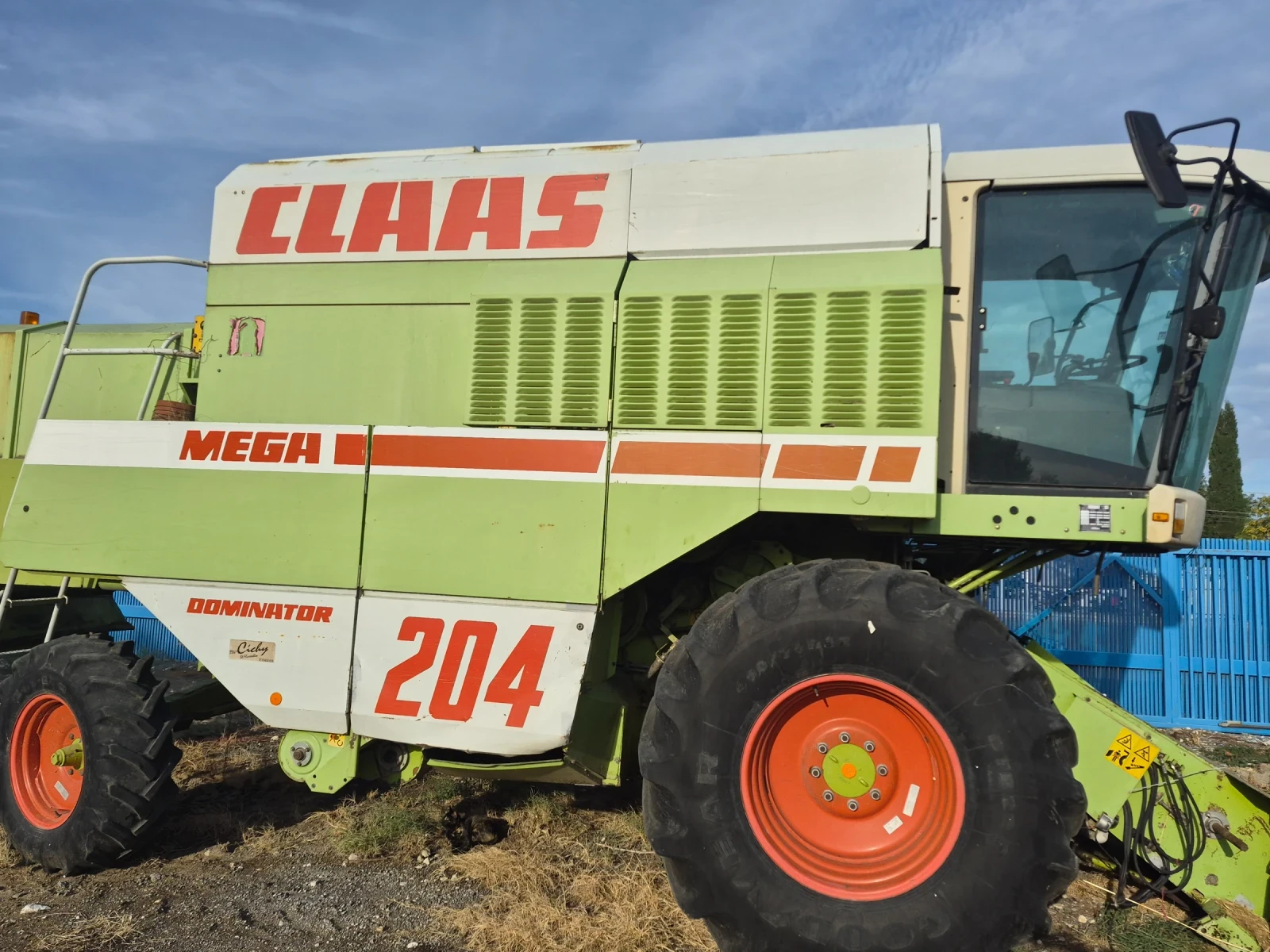 Комбайн Claas Mega 204 | Auto.bg — изображение 1 Комбайн Claas Mega 204 | Auto.bg — изображение 1