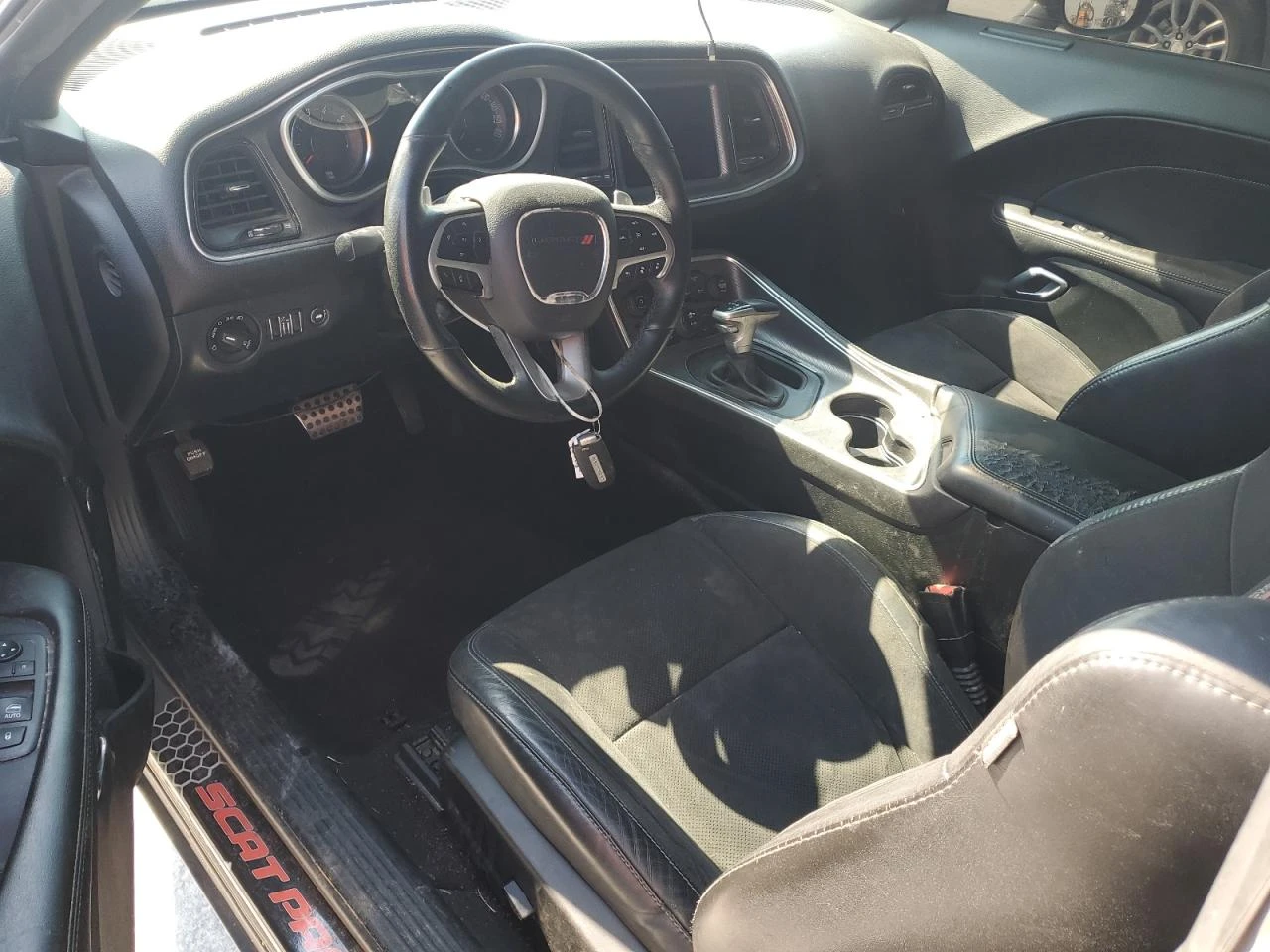 Dodge Challenger SRT 6.4/392/FASTBACK/КОЖА/КАМЕРА - изображение 8 | Auto.bg Dodge Challenger SRT 6.4/392/FASTBACK/КОЖА/КАМЕРА - изображение 8