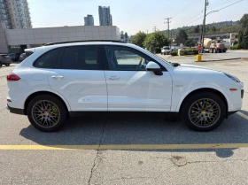 Porsche Cayenne S E Hybrid CARFAX | Auto.bg — изображение 3 Porsche Cayenne S E Hybrid CARFAX | Auto.bg — изображение 3