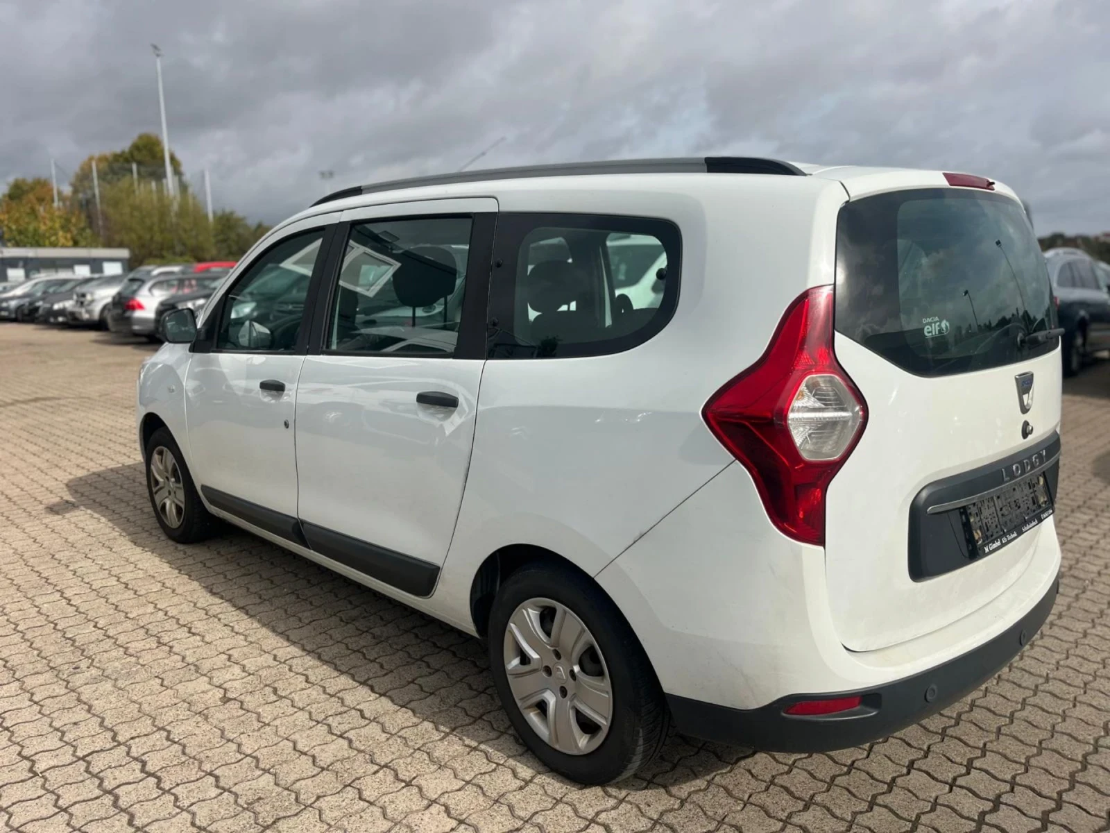 Dacia Lodgy 1.6-ГАЗ-7 места  - изображение 3 | Auto.bg Dacia Lodgy 1.6-ГАЗ-7 места  - изображение 3