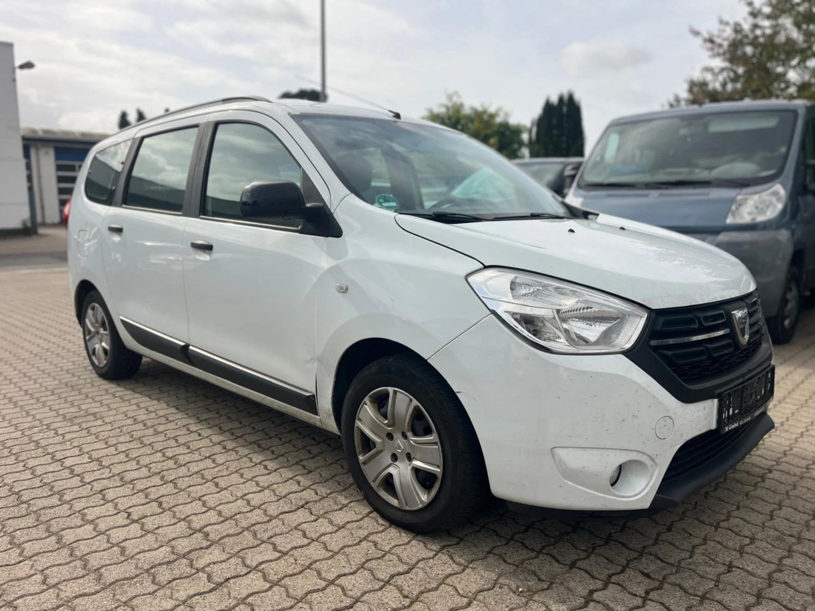 Dacia Lodgy 1.6-ГАЗ-7 места  - изображение 4 | Auto.bg Dacia Lodgy 1.6-ГАЗ-7 места  - изображение 4