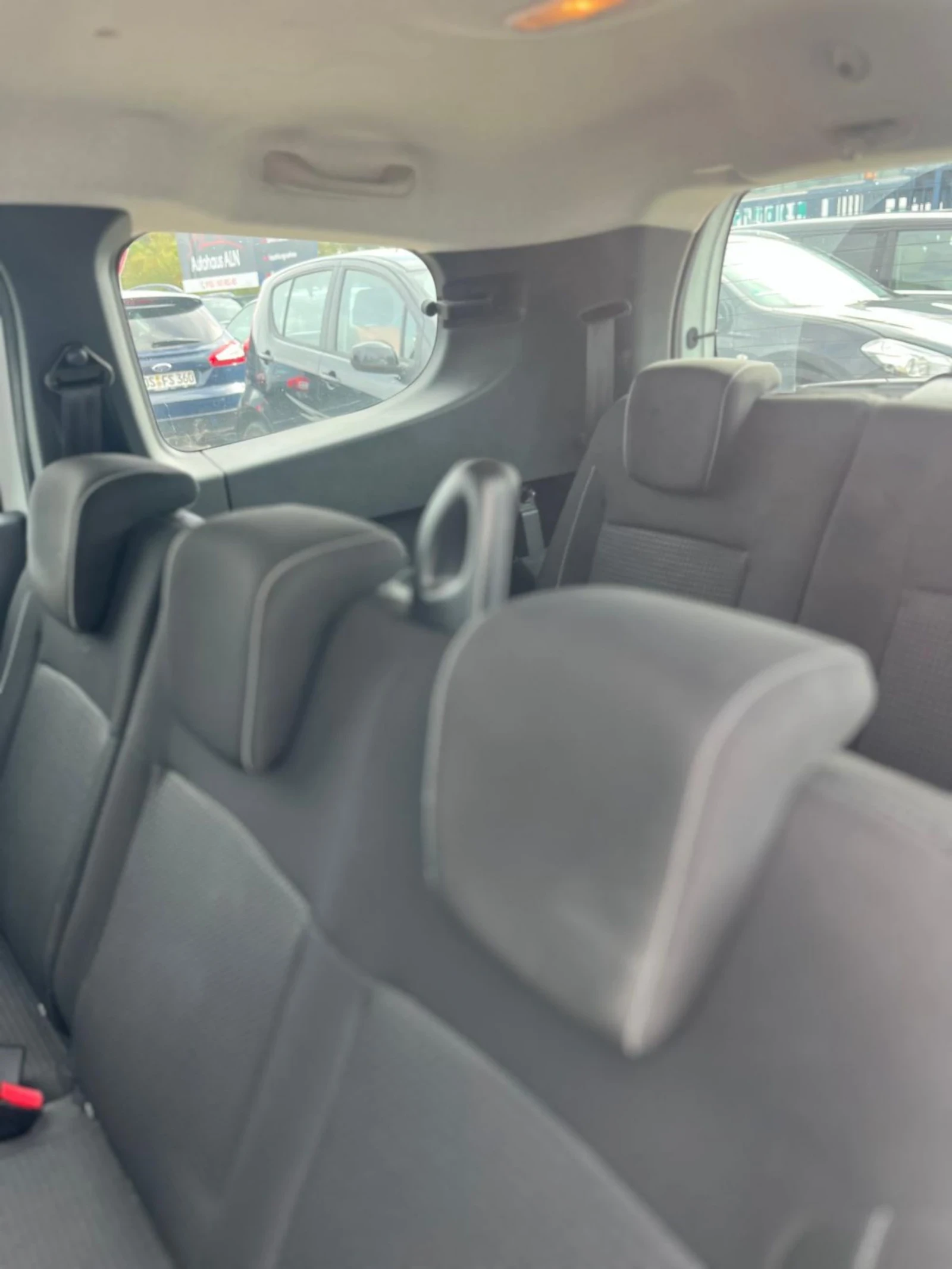 Dacia Lodgy 1.6-ГАЗ-7 места  - изображение 7 | Auto.bg Dacia Lodgy 1.6-ГАЗ-7 места  - изображение 7