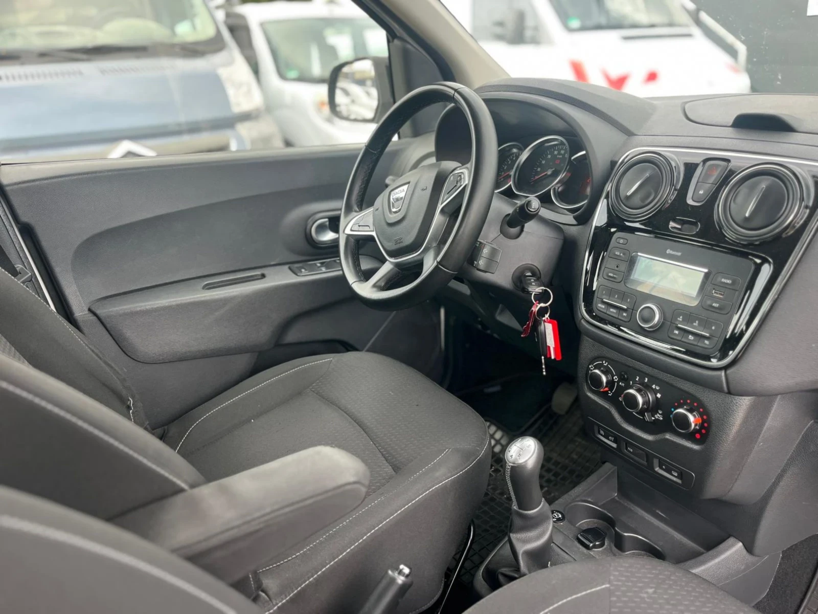 Dacia Lodgy 1.6-ГАЗ-7 места  - изображение 5 | Auto.bg Dacia Lodgy 1.6-ГАЗ-7 места  - изображение 5