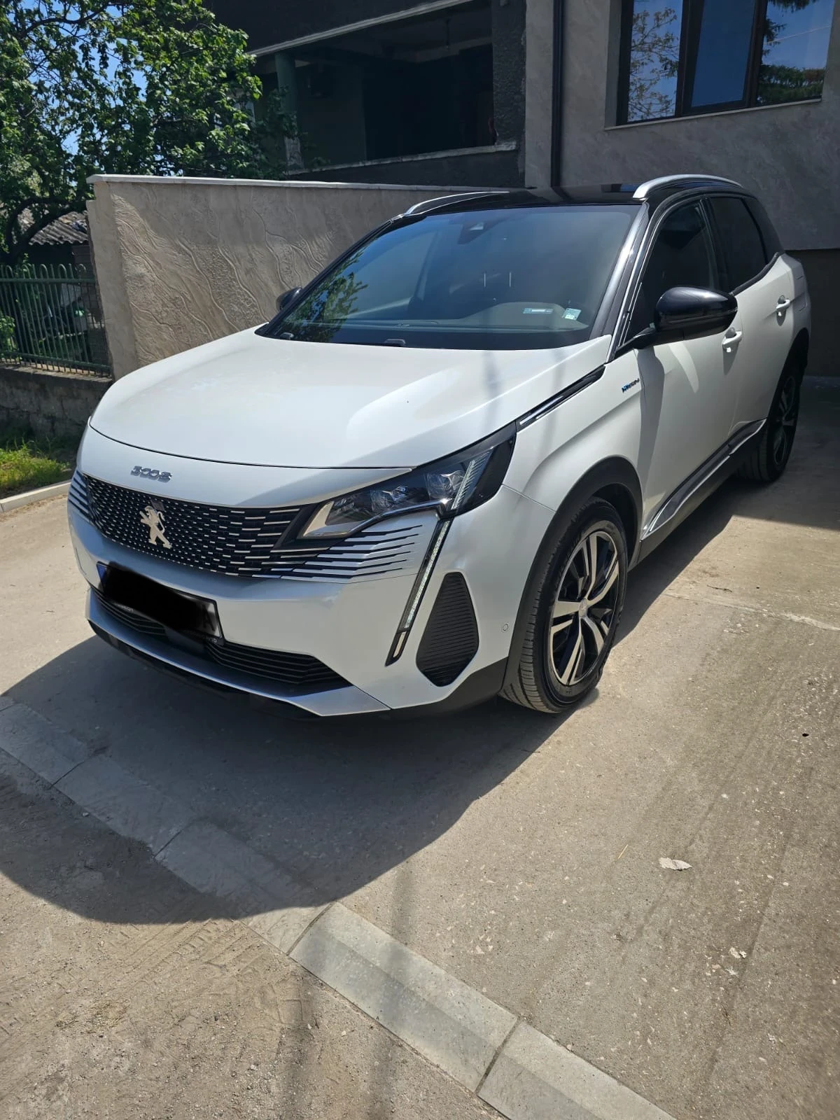 Peugeot 3008 New Line Up GT 1.6 Plug-in HYBRID 4WD 300 e-EAT8 E - изображение 8 | Auto.bg Peugeot 3008 New Line Up GT 1.6 Plug-in HYBRID 4WD 300 e-EAT8 E - изображение 8