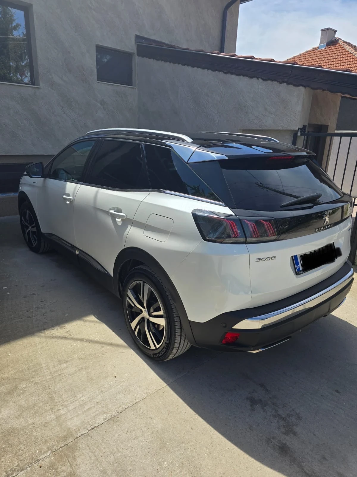 Peugeot 3008 New Line Up GT 1.6 Plug-in HYBRID 4WD 300 e-EAT8 E - изображение 10 | Auto.bg Peugeot 3008 New Line Up GT 1.6 Plug-in HYBRID 4WD 300 e-EAT8 E - изображение 10