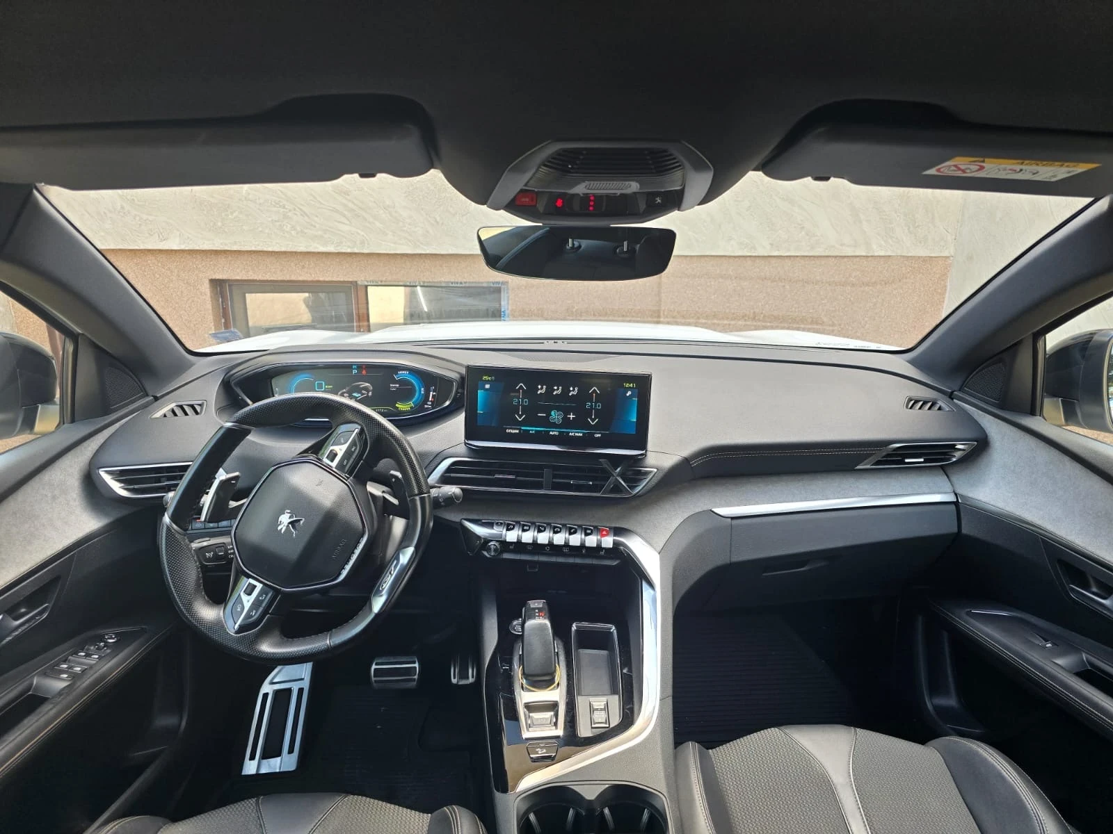 Peugeot 3008 New Line Up GT 1.6 Plug-in HYBRID 4WD 300 e-EAT8 E - изображение 4 | Auto.bg Peugeot 3008 New Line Up GT 1.6 Plug-in HYBRID 4WD 300 e-EAT8 E - изображение 4