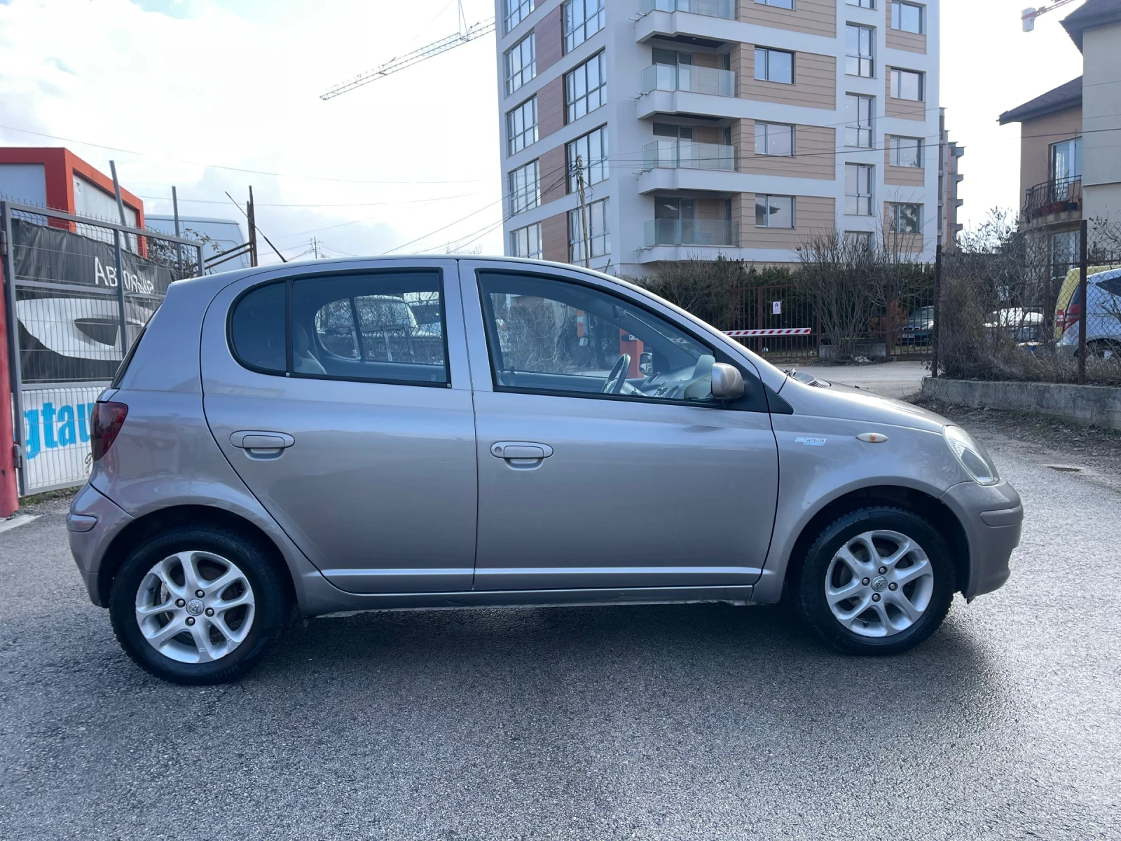 Toyota Yaris D D