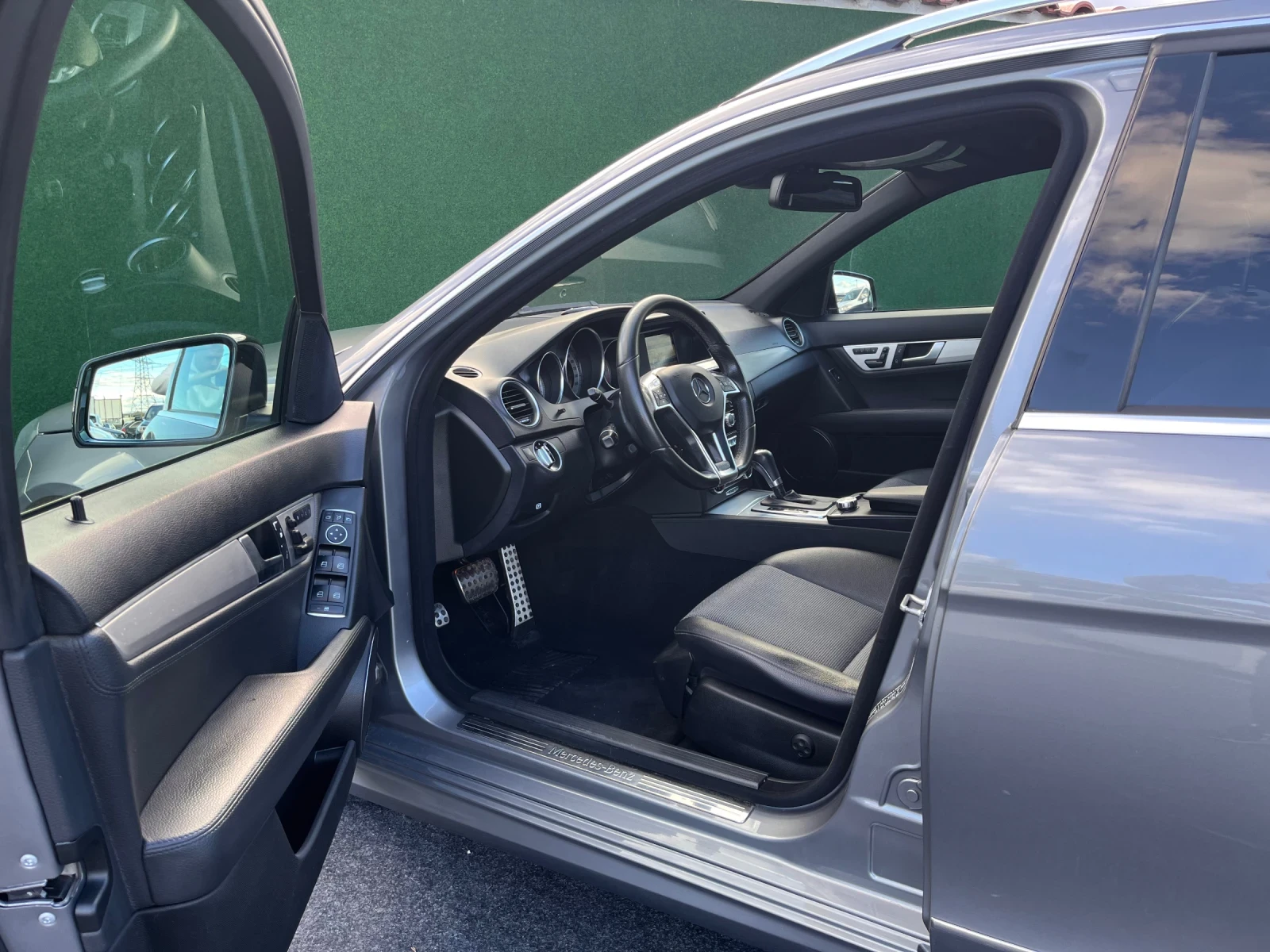 Mercedes-Benz C 250 4Matic AMG SWISS Harma-Kardon Памет ЛИЗИНГ - изображение 6 | Auto.bg Mercedes-Benz C 250 4Matic AMG SWISS Harma-Kardon Памет ЛИЗИНГ - изображение 6