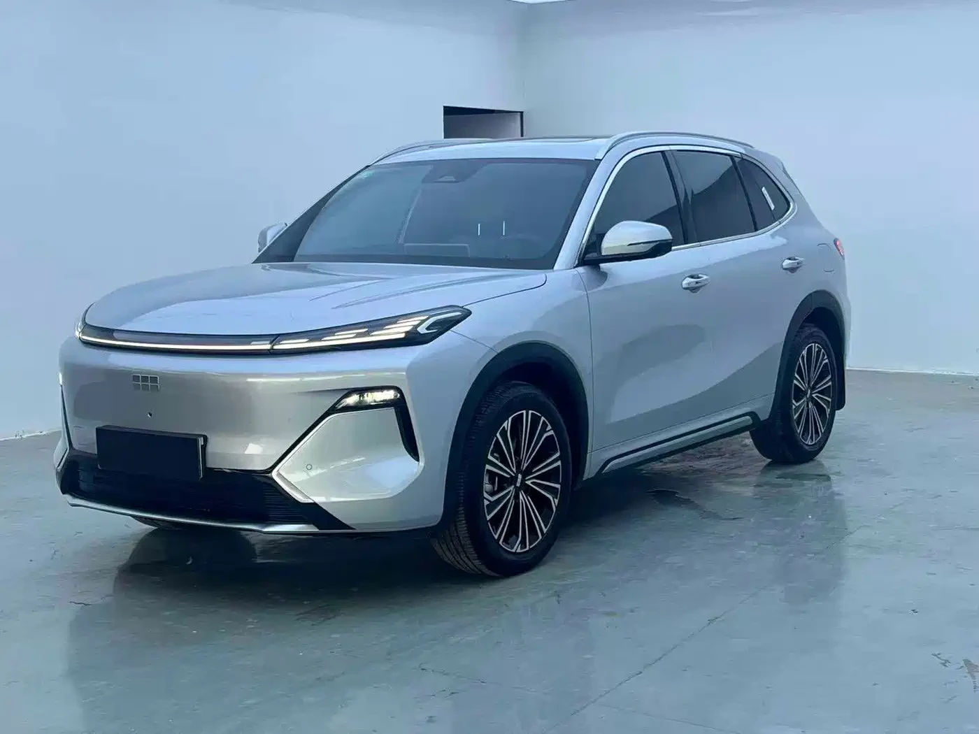 Geely Starray EM-i Plug in Hybrid 2026 135km Spaceship Edition | Auto.bg — изображение 1 Geely Starray EM-i Plug in Hybrid 2026 135km Spaceship Edition | Auto.bg — изображение 1