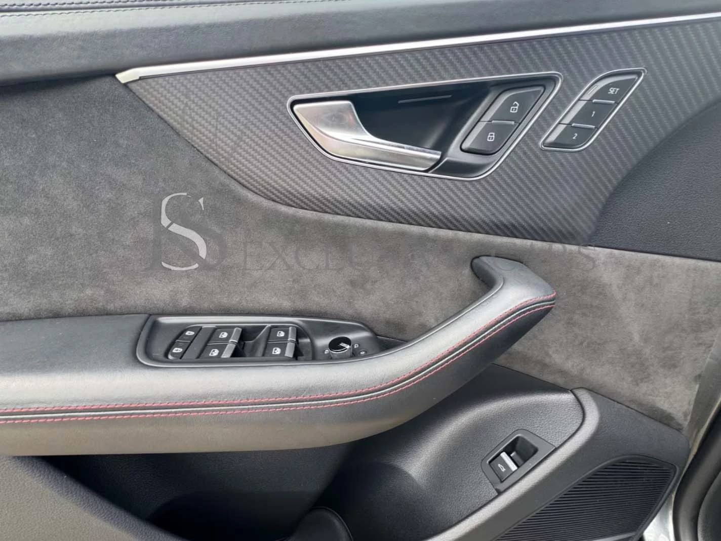 Audi RSQ8 B&O * MATRIX* PANO* CARBON* HUD* ВАКУУМ* KERAMIKA* - изображение 6 | Auto.bg Audi RSQ8 B&O * MATRIX* PANO* CARBON* HUD* ВАКУУМ* KERAMIKA* - изображение 6