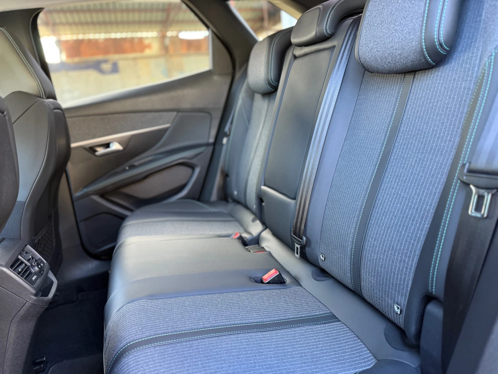 Peugeot 3008 1.5BlueHDI  DIGITAL, ALLURE, СОБСТВЕН ЛИЗИНГ/БАРТЕ - изображение 9 | Auto.bg Peugeot 3008 1.5BlueHDI  DIGITAL, ALLURE, СОБСТВЕН ЛИЗИНГ/БАРТЕ - изображение 9