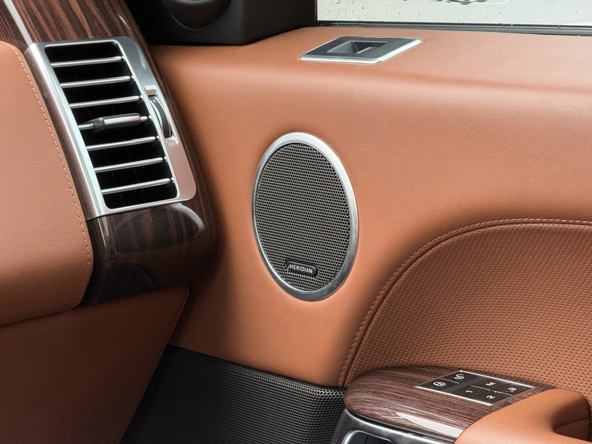 Land Rover Range Rover Sport 1 OF 200 LIMITED SUPERCHARGED - изображение 7 | Auto.bg Land Rover Range Rover Sport 1 OF 200 LIMITED SUPERCHARGED - изображение 7