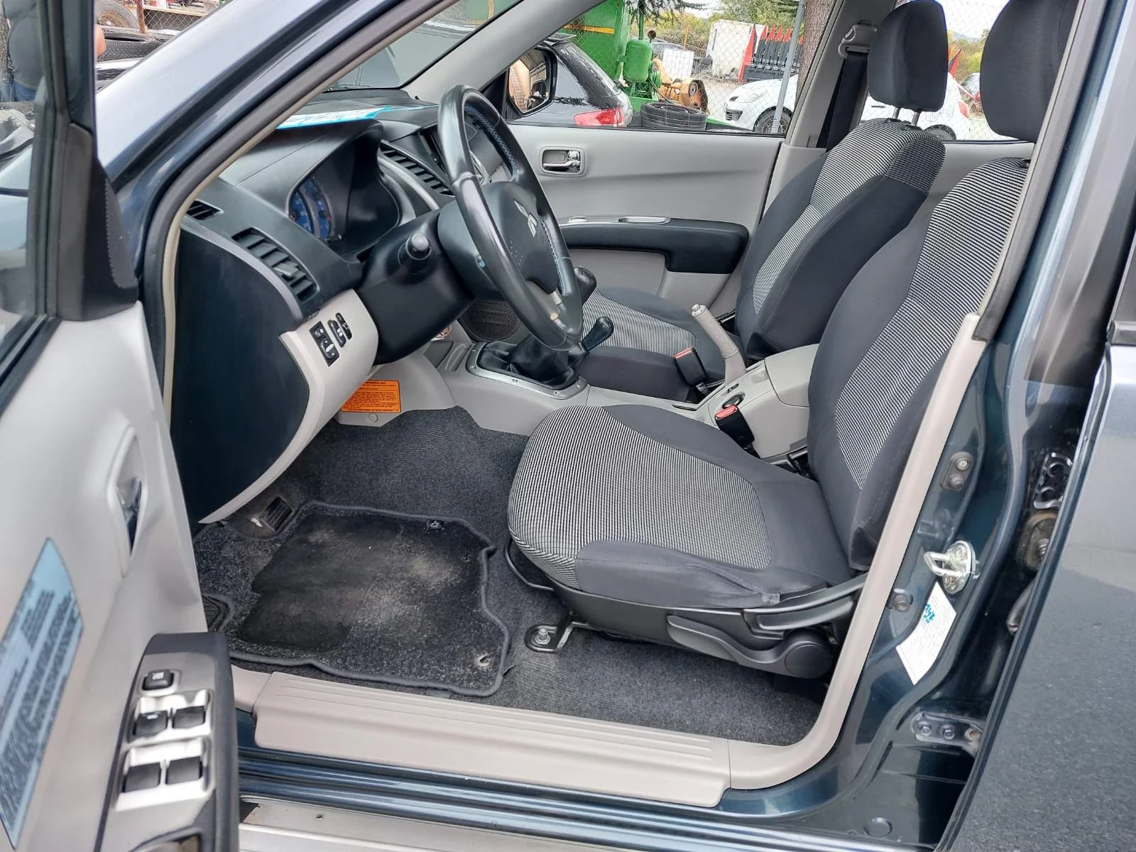 Mitsubishi L200 2.5, 4x4 - изображение 10 | Auto.bg Mitsubishi L200 2.5, 4x4 - изображение 10