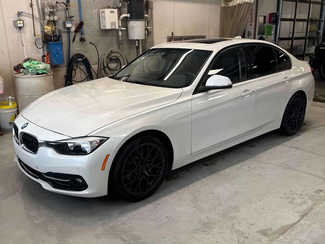 BMW 320 * xDrive * CARFAX * ПАНОРАМА * KEYLESS * ПОДГРЕВИ | Auto.bg — изображение 1 BMW 320 * xDrive * CARFAX * ПАНОРАМА * KEYLESS * ПОДГРЕВИ | Auto.bg — изображение 1
