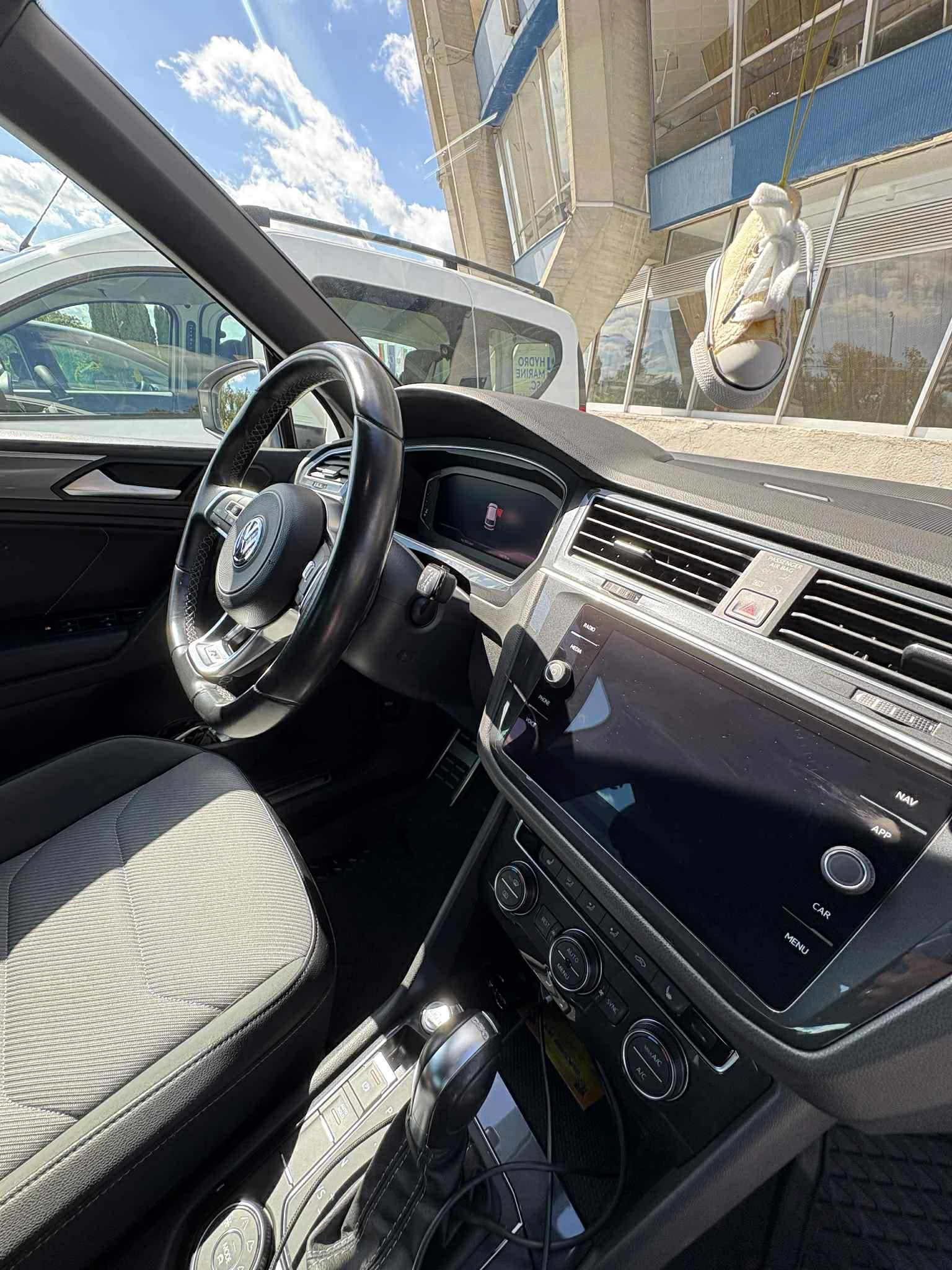 VW Tiguan 2.0TDI R-LINE - изображение 7 | Auto.bg VW Tiguan 2.0TDI R-LINE - изображение 7