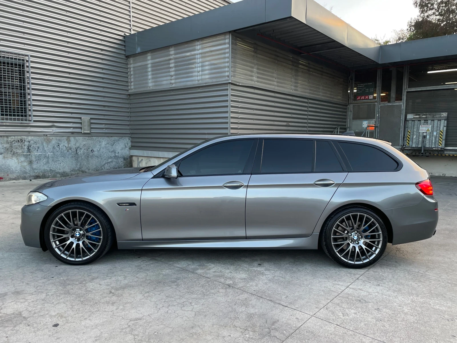 BMW 535 FULL- ///M-SPORTS PACKAGE-8ZF-CAMERA-ПОДГРЕВ-F1 - изображение 6 | Auto.bg BMW 535 FULL- ///M-SPORTS PACKAGE-8ZF-CAMERA-ПОДГРЕВ-F1 - изображение 6