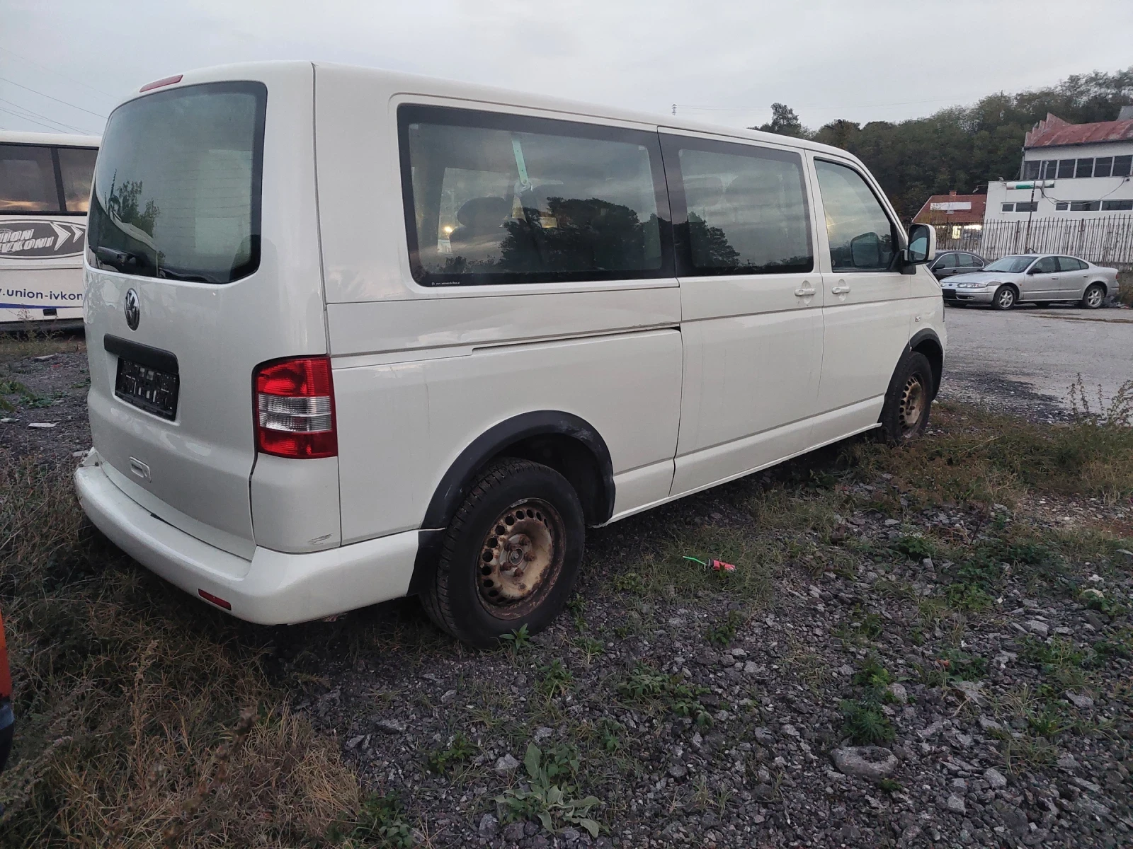 VW T5 2.5TDI 4x4 8+ 1 места - изображение 3 | Auto.bg VW T5 2.5TDI 4x4 8+ 1 места - изображение 3