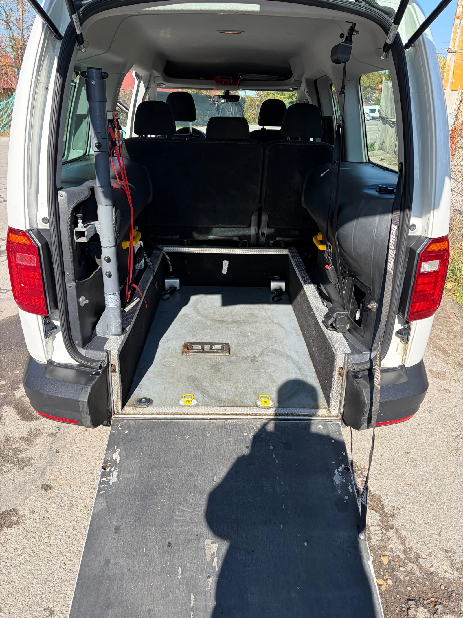 VW Caddy 1.4 TGI Фабричен Метан 6 скорости инвалидна рампа - изображение 7 | Auto.bg VW Caddy 1.4 TGI Фабричен Метан 6 скорости инвалидна рампа - изображение 7