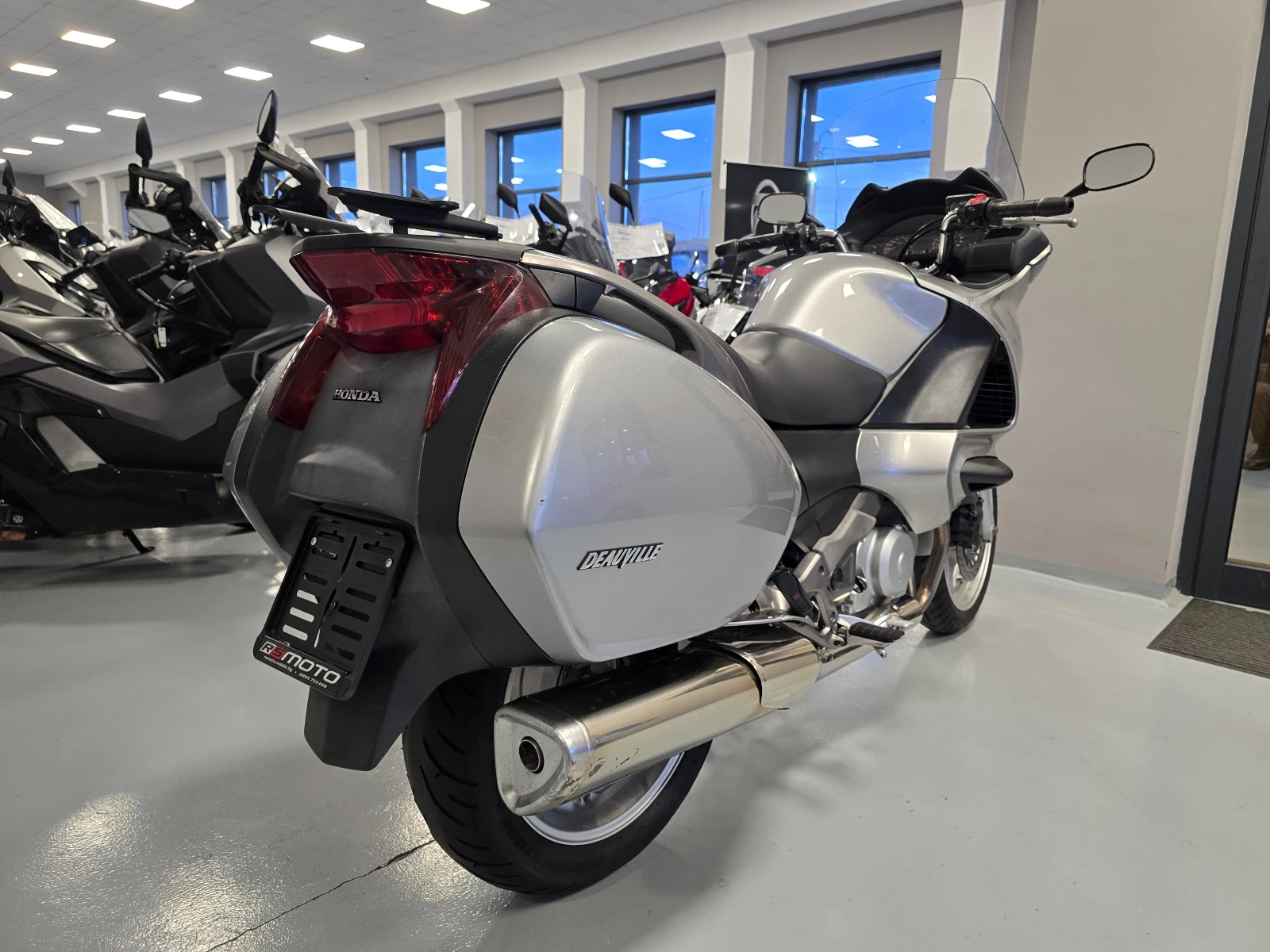 Honda Deauville 700ie, 2010г., Facelift! - изображение 4 | Auto.bg Honda Deauville 700ie, 2010г., Facelift! - изображение 4