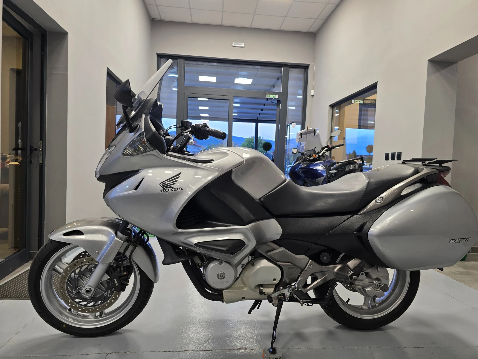 Honda Deauville 700ie, 2010г., Facelift! - изображение 6 | Auto.bg Honda Deauville 700ie, 2010г., Facelift! - изображение 6