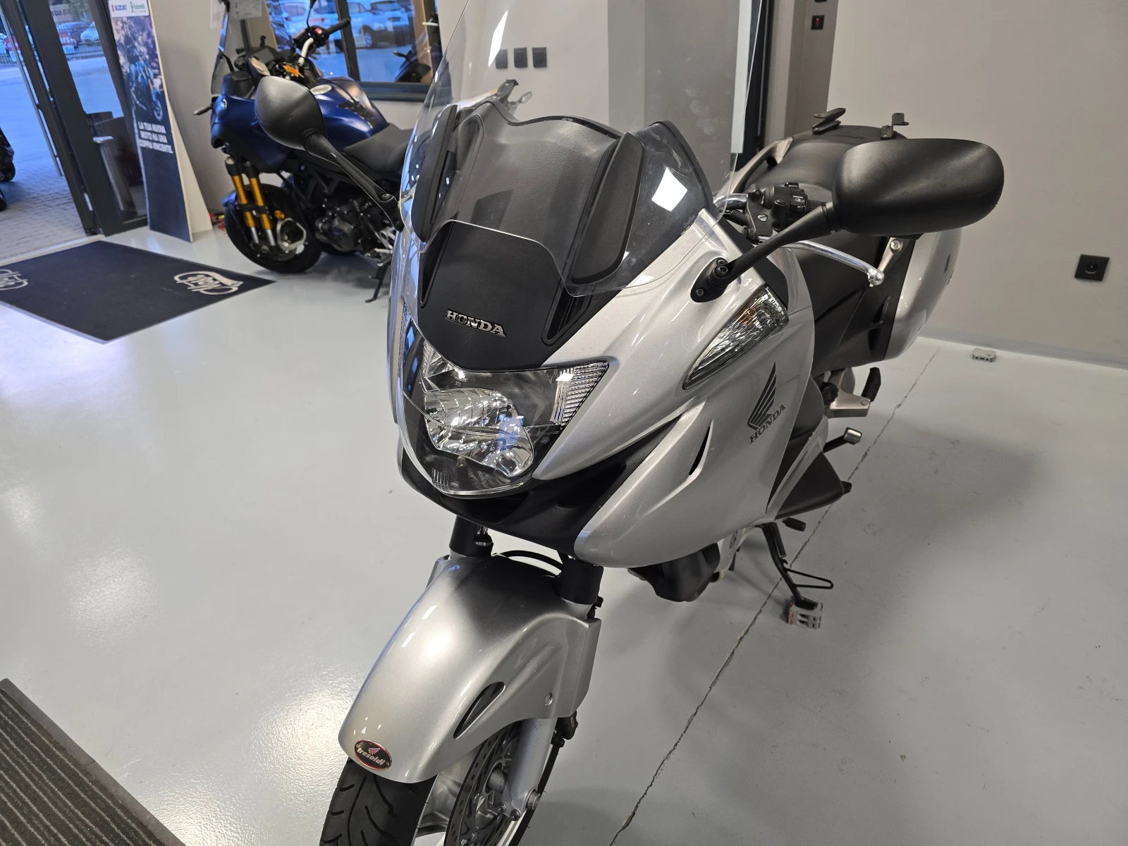 Honda Deauville 700ie, 2010г., Facelift! - изображение 10 | Auto.bg Honda Deauville 700ie, 2010г., Facelift! - изображение 10
