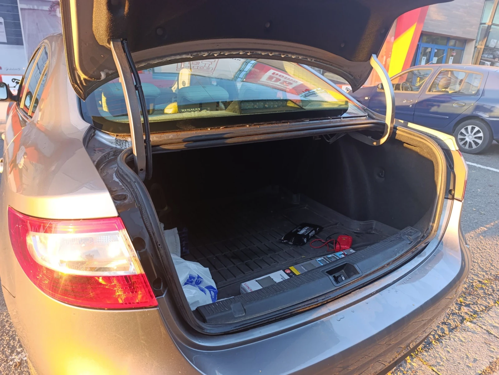 Renault Fluence 1.6 DCI  - изображение 5 | Auto.bg Renault Fluence 1.6 DCI  - изображение 5