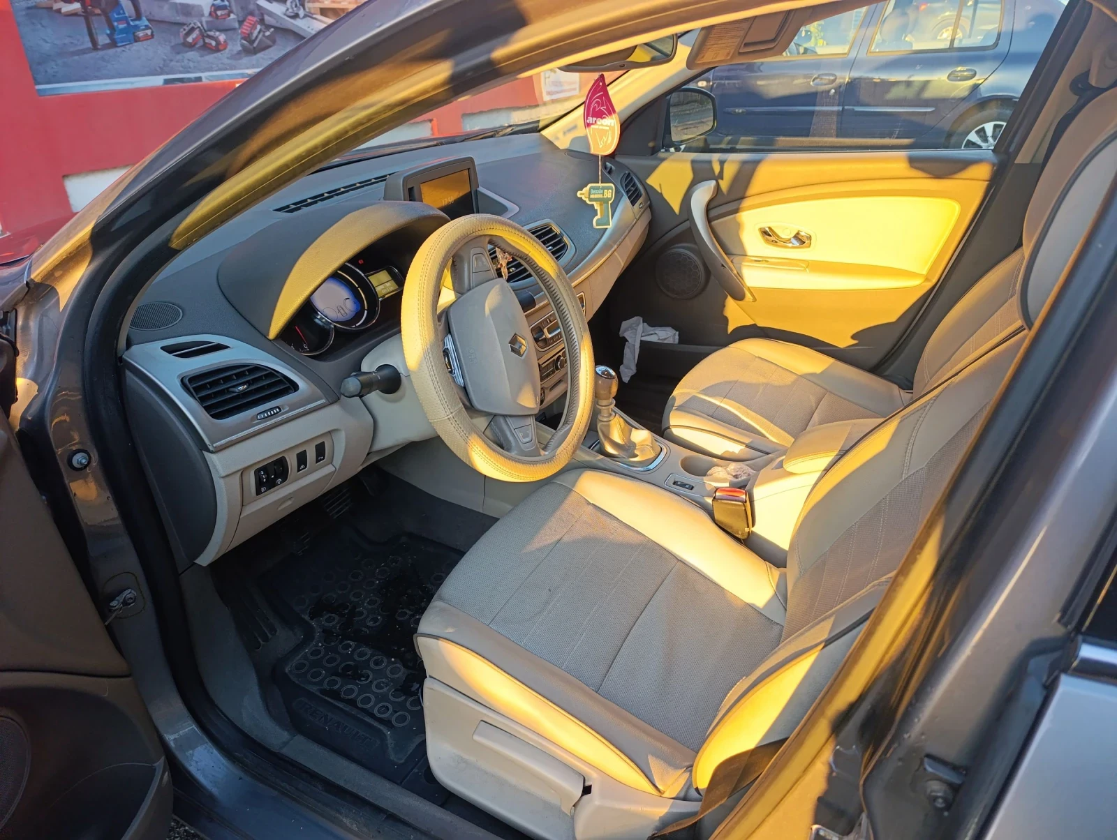 Renault Fluence 1.6 DCI  - изображение 6 | Auto.bg Renault Fluence 1.6 DCI  - изображение 6