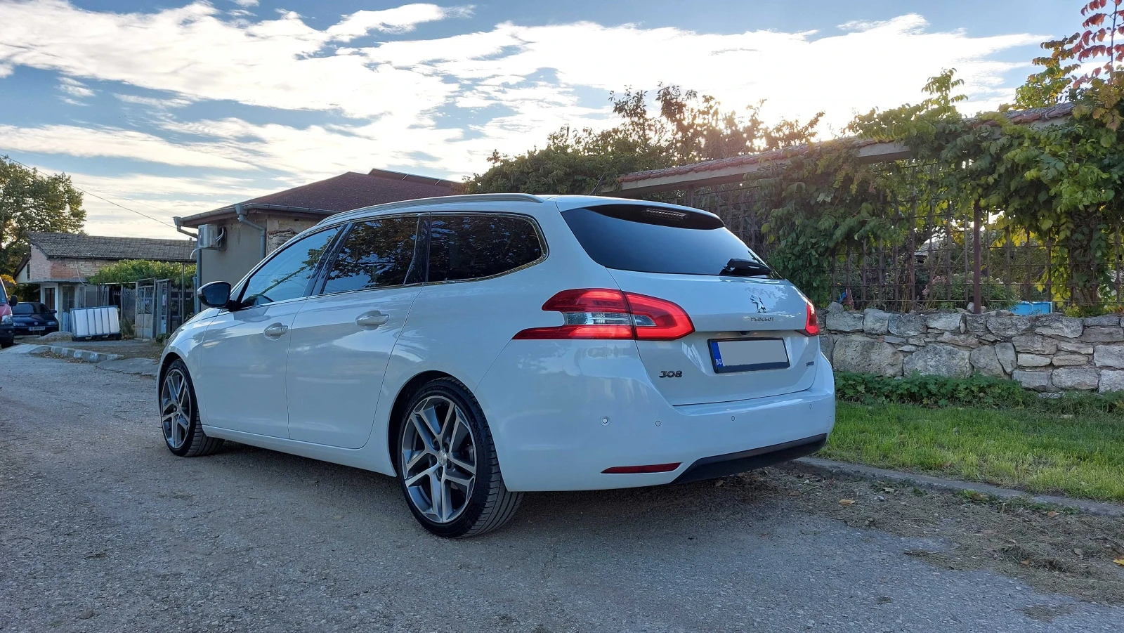 Peugeot 308 2.0 BlueHDi 150кс ALLURE, Автоматик, Камера - изображение 3 | Auto.bg Peugeot 308 2.0 BlueHDi 150кс ALLURE, Автоматик, Камера - изображение 3