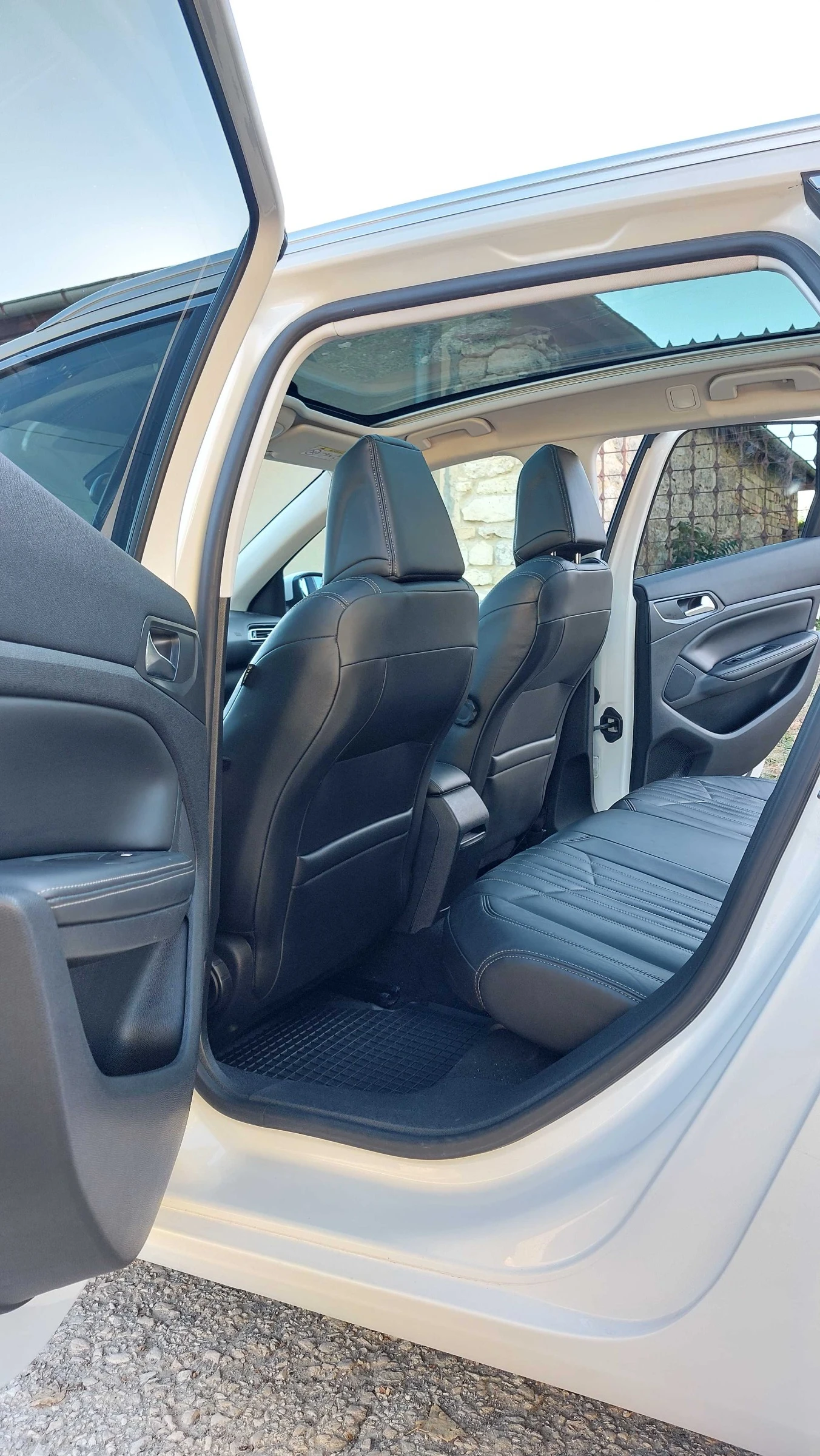 Peugeot 308 2.0 BlueHDi 150кс ALLURE, Автоматик, Камера - изображение 9 | Auto.bg Peugeot 308 2.0 BlueHDi 150кс ALLURE, Автоматик, Камера - изображение 9