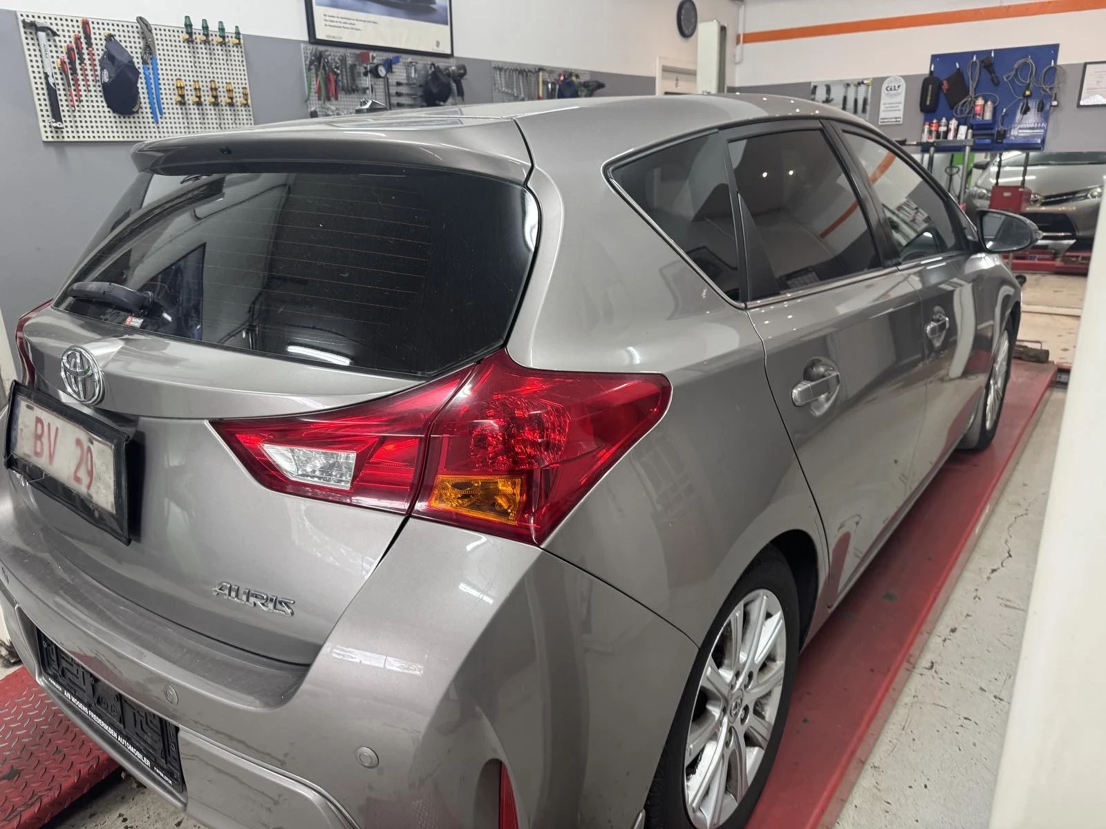 Toyota Auris 1, 6i-132к.с/АВТОМАТИК/КАМЕРА/НАВИГАЦИЯ/ТОП !!! - изображение 4 | Auto.bg Toyota Auris 1, 6i-132к.с/АВТОМАТИК/КАМЕРА/НАВИГАЦИЯ/ТОП !!! - изображение 4