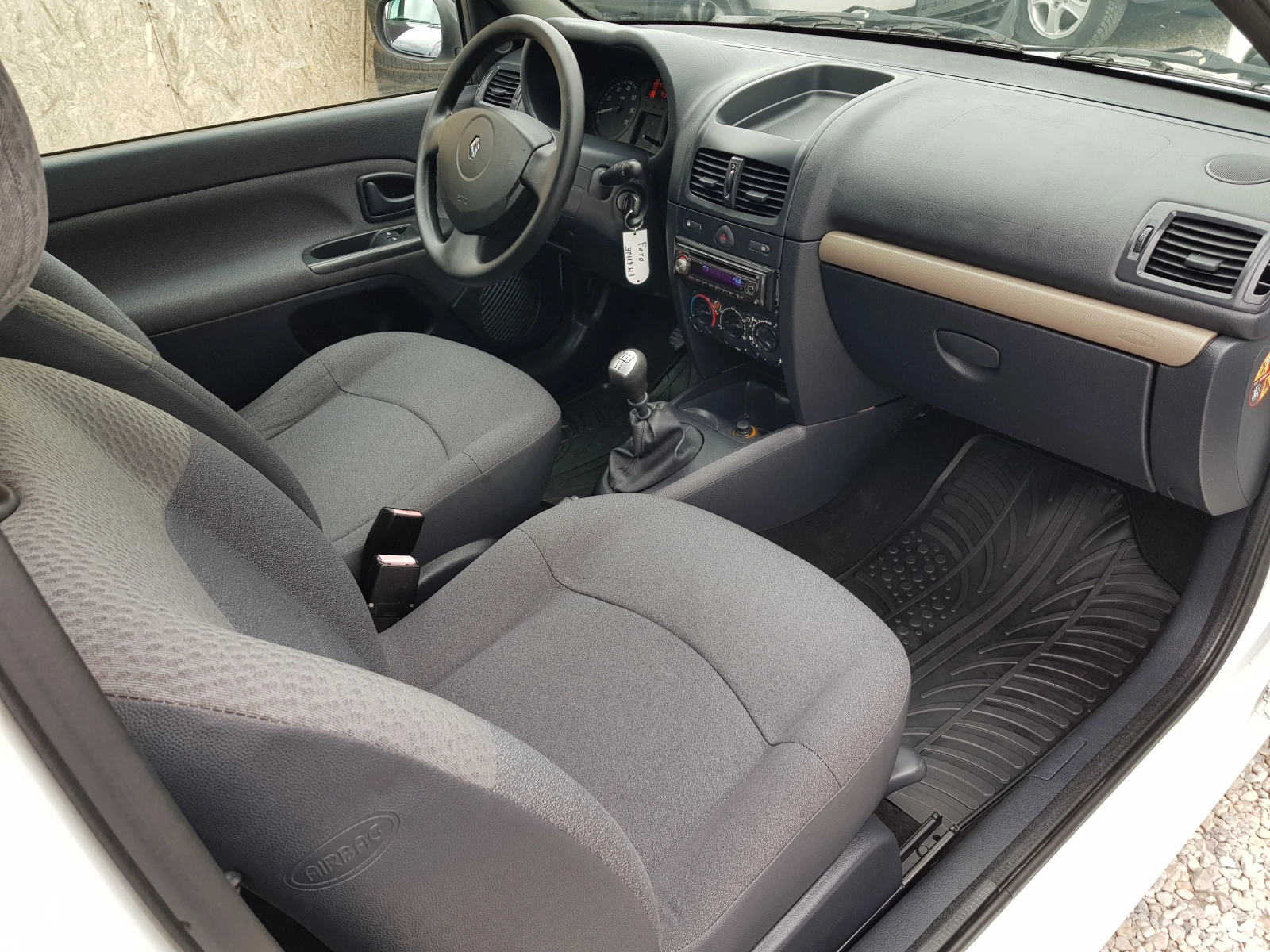Renault Clio 1.5 dci - 65 к.с. ИТАЛИЯ  - изображение 10 | Auto.bg Renault Clio 1.5 dci - 65 к.с. ИТАЛИЯ  - изображение 10