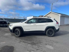 Jeep Cherokee Trailhawk Elite | CARFAX | АВТОФИНАНСИРАНЕ | Auto.bg — изображение 3 Jeep Cherokee Trailhawk Elite | CARFAX | АВТОФИНАНСИРАНЕ | Auto.bg — изображение 3