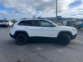 Jeep Cherokee Trailhawk Elite | CARFAX | АВТОФИНАНСИРАНЕ | Auto.bg — изображение 4 Jeep Cherokee Trailhawk Elite | CARFAX | АВТОФИНАНСИРАНЕ | Auto.bg — изображение 4