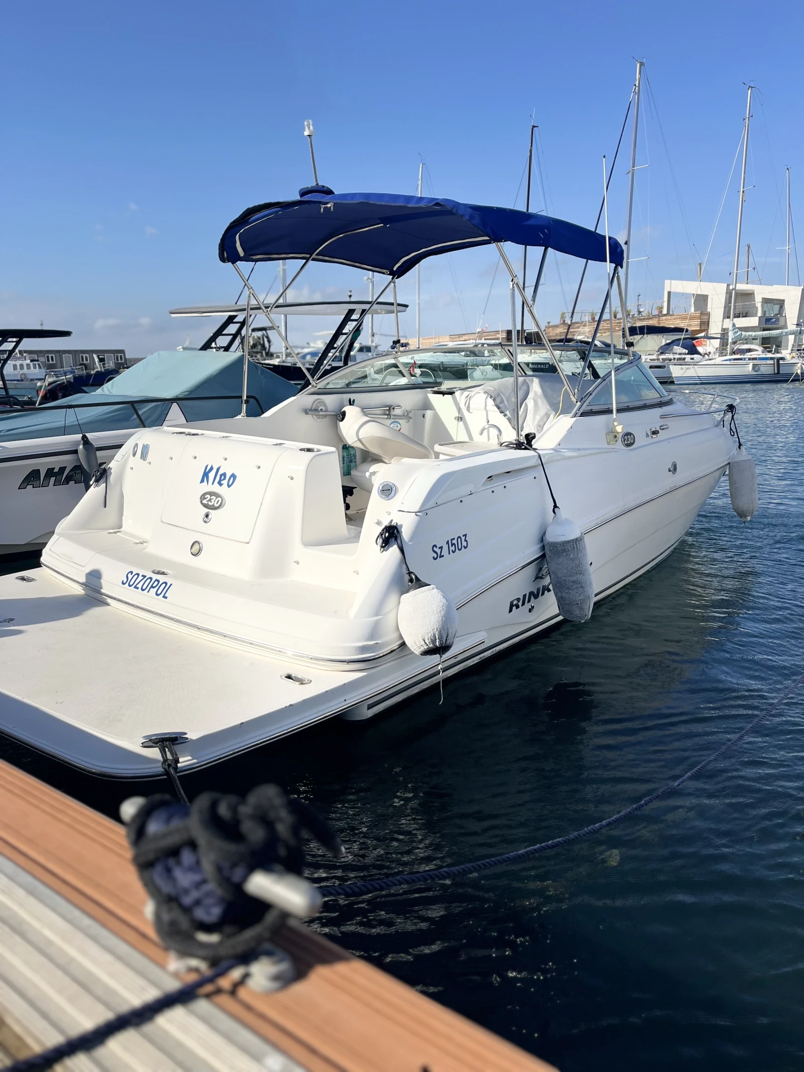 Моторна яхта Rinker 230 - изображение 9 | Auto.bg Моторна яхта Rinker 230 - изображение 9