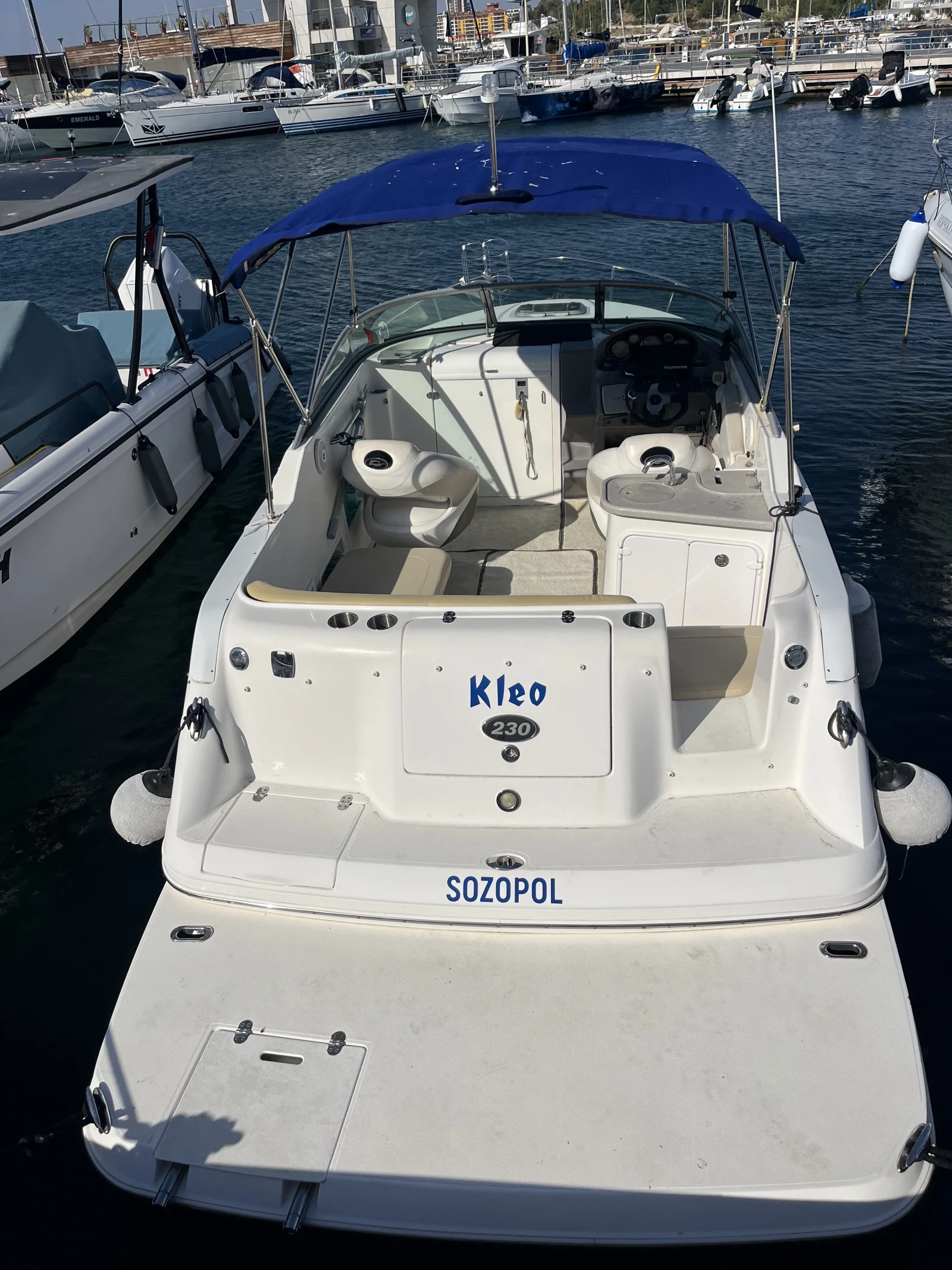 Моторна яхта Rinker 230 - изображение 8 | Auto.bg Моторна яхта Rinker 230 - изображение 8