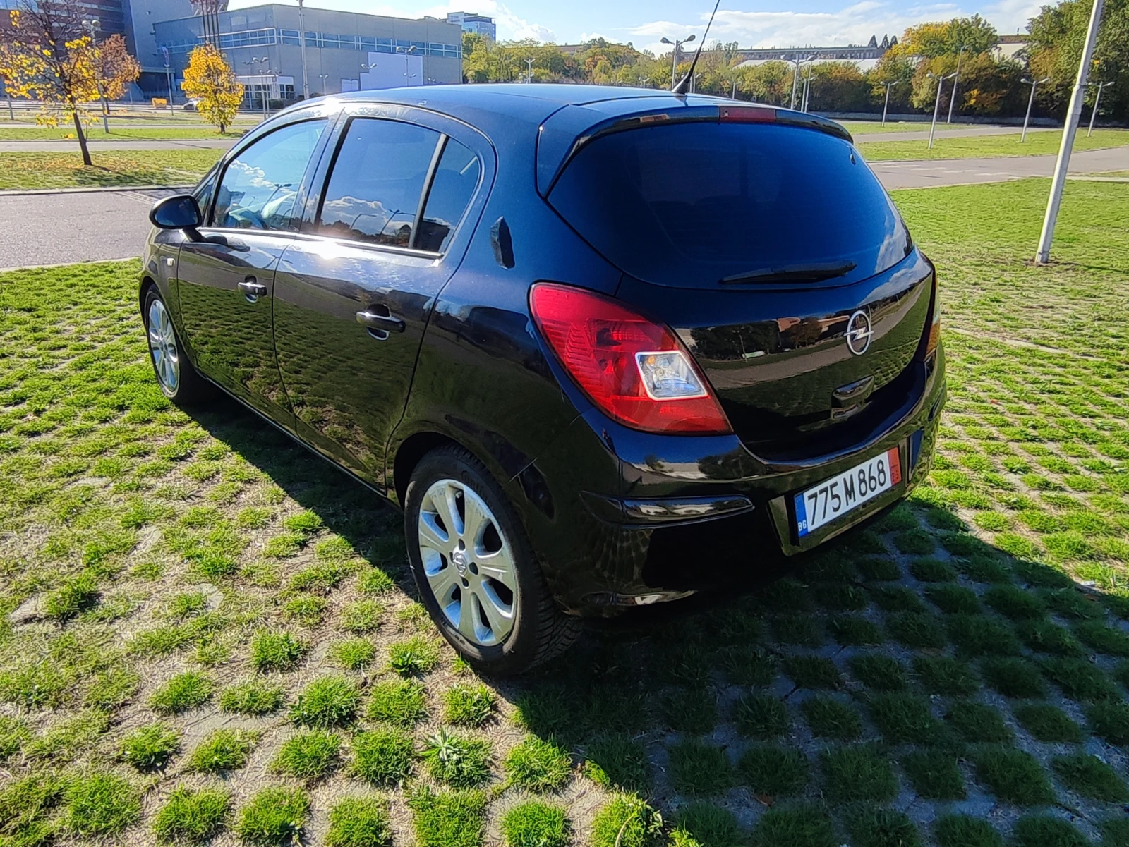 Opel Corsa 1.4i-90kc-COSMO-ЕВРО4 - изображение 6 | Auto.bg Opel Corsa 1.4i-90kc-COSMO-ЕВРО4 - изображение 6