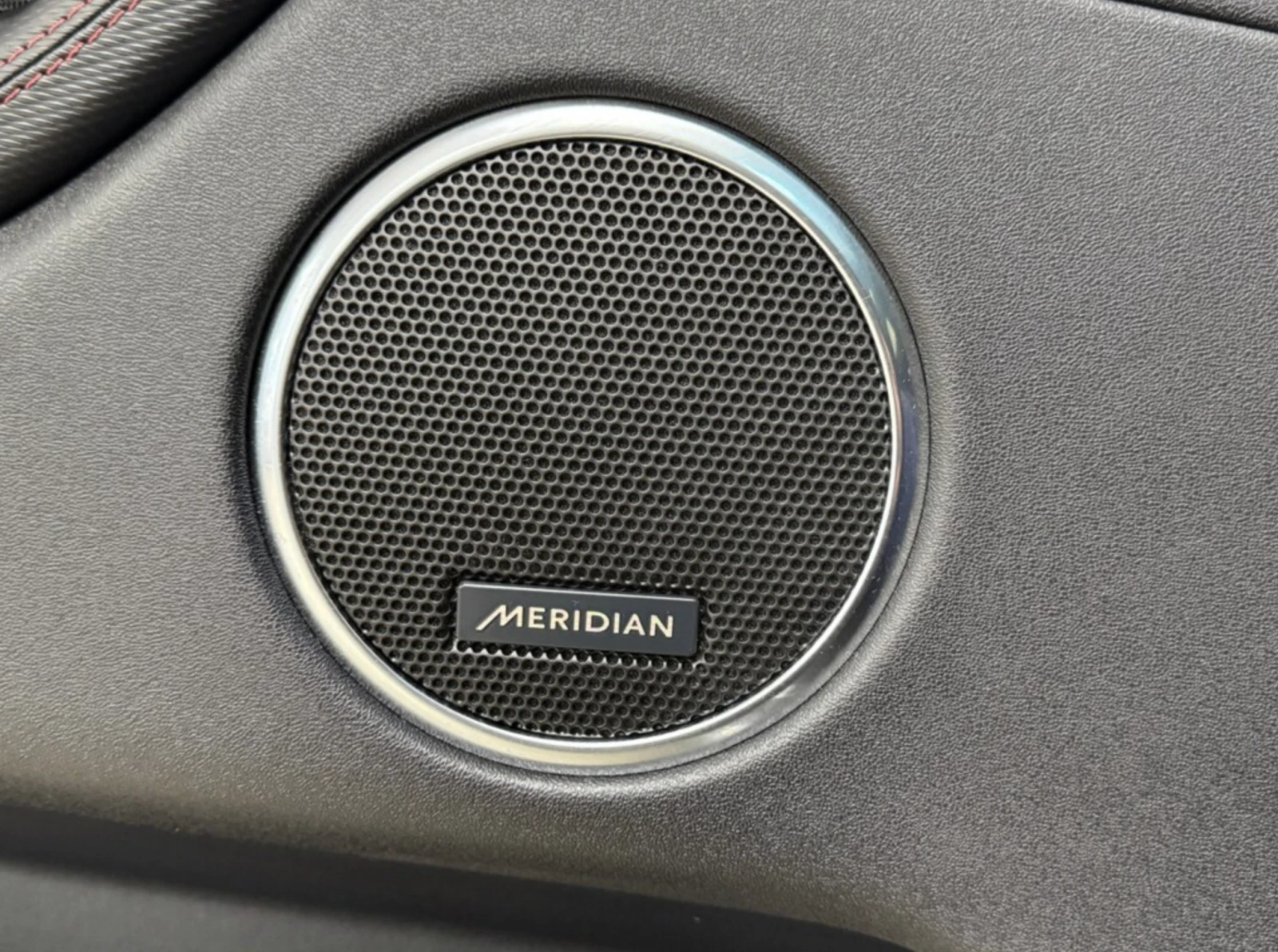 Land Rover Discovery Sport P250 R-Dynamic S 4x4 * PANO* * MERIDIAN*  - изображение 10 | Auto.bg Land Rover Discovery Sport P250 R-Dynamic S 4x4 * PANO* * MERIDIAN*  - изображение 10