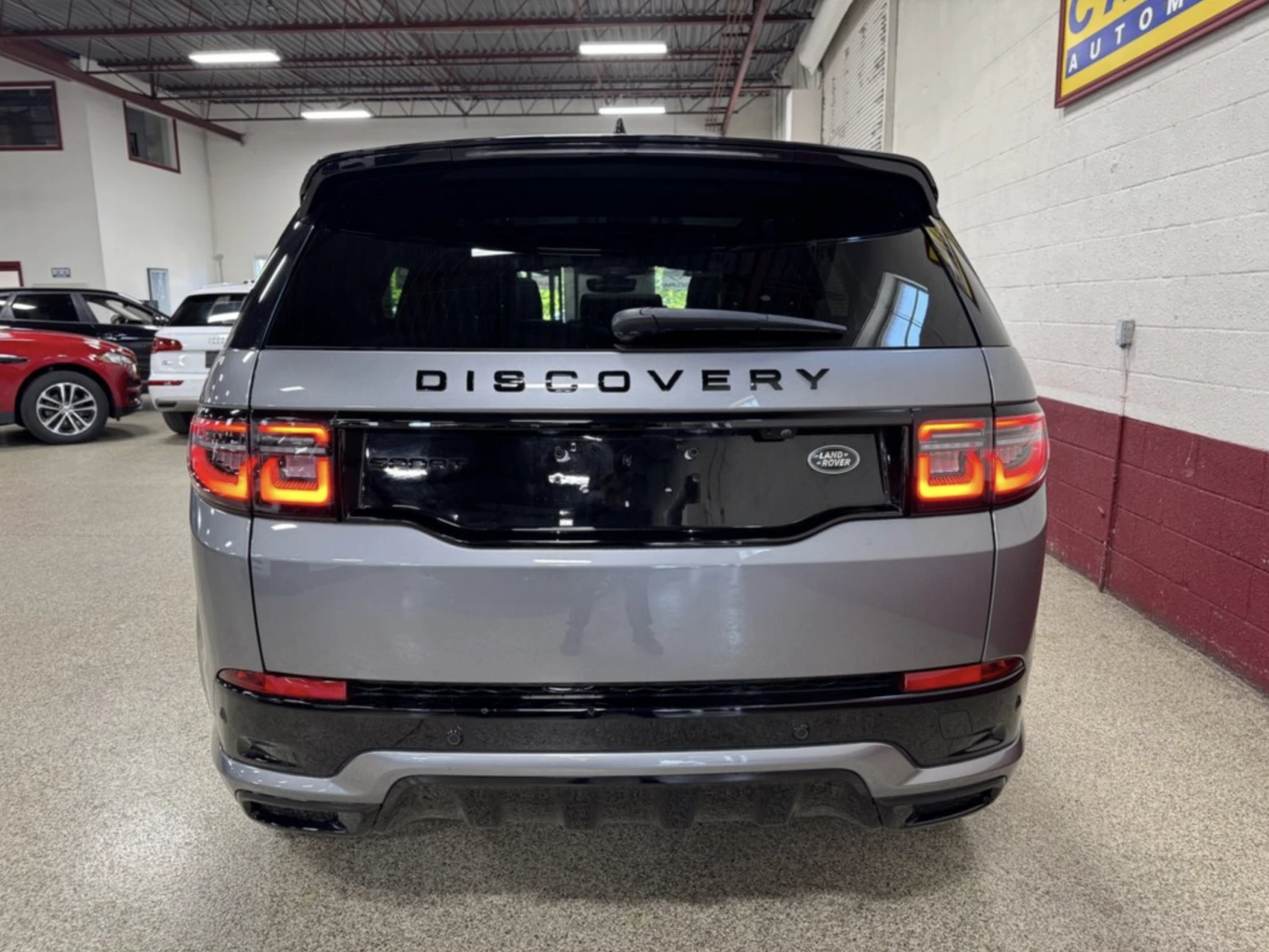 Land Rover Discovery Sport P250 R-Dynamic S 4x4 * PANO* * MERIDIAN*  - изображение 4 | Auto.bg Land Rover Discovery Sport P250 R-Dynamic S 4x4 * PANO* * MERIDIAN*  - изображение 4