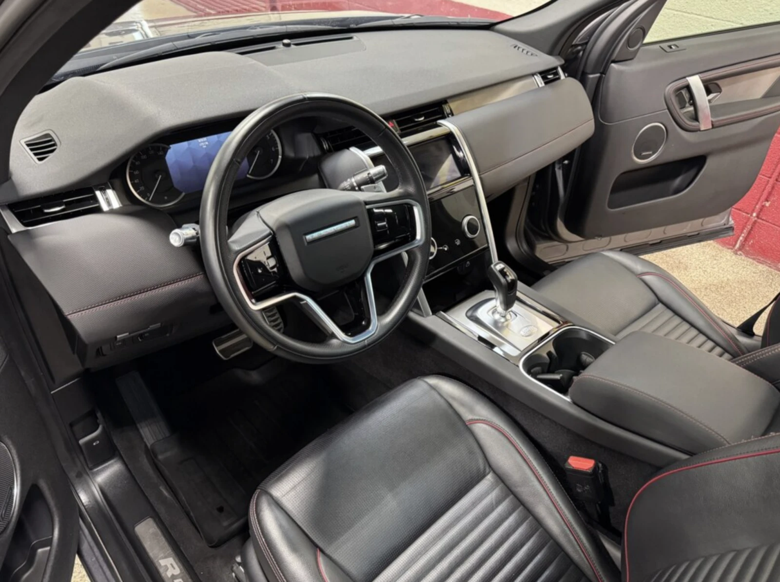 Land Rover Discovery Sport P250 R-Dynamic S 4x4 * PANO* * MERIDIAN*  - изображение 9 | Auto.bg Land Rover Discovery Sport P250 R-Dynamic S 4x4 * PANO* * MERIDIAN*  - изображение 9