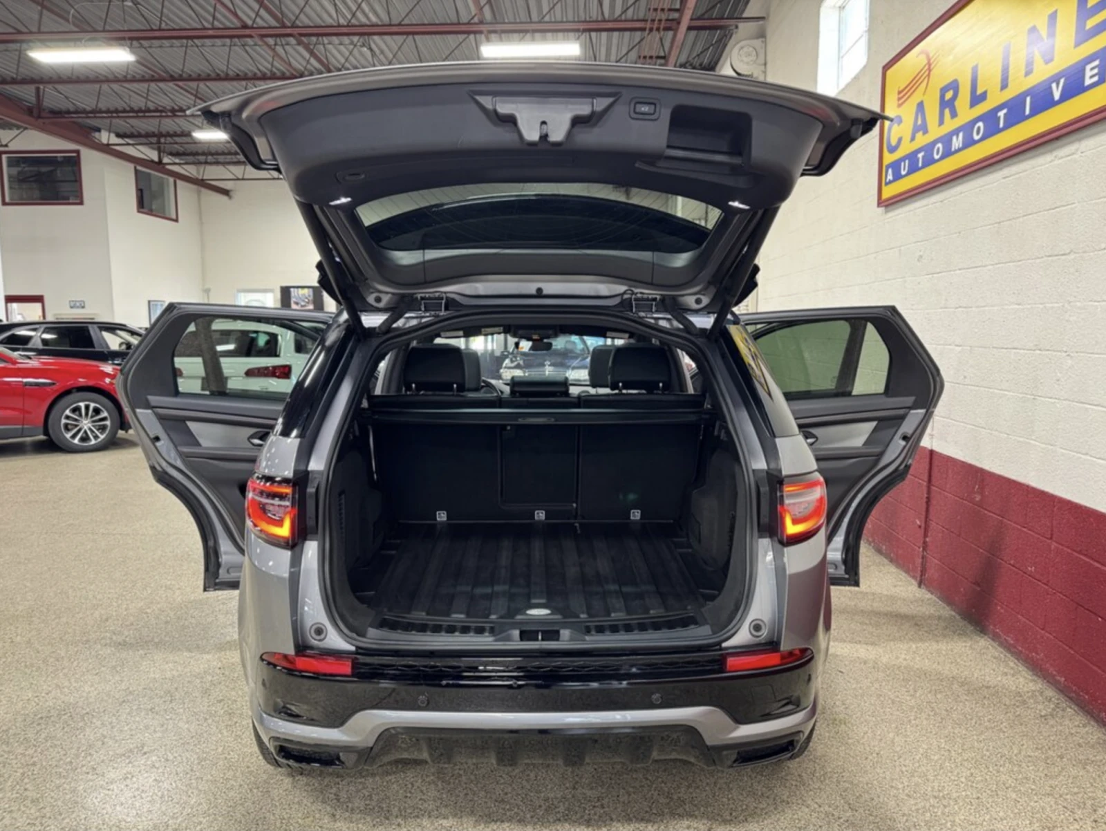 Land Rover Discovery Sport P250 R-Dynamic S 4x4 * PANO* * MERIDIAN*  - изображение 8 | Auto.bg Land Rover Discovery Sport P250 R-Dynamic S 4x4 * PANO* * MERIDIAN*  - изображение 8